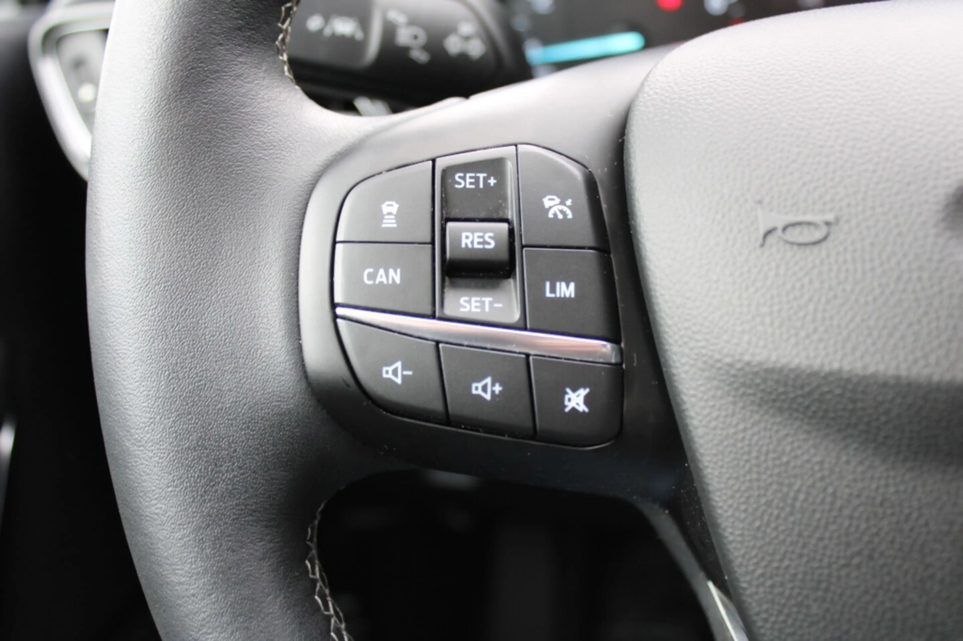 Ford Fiesta 1.0 EcoBoost Hybrid Titanium X — photo 15