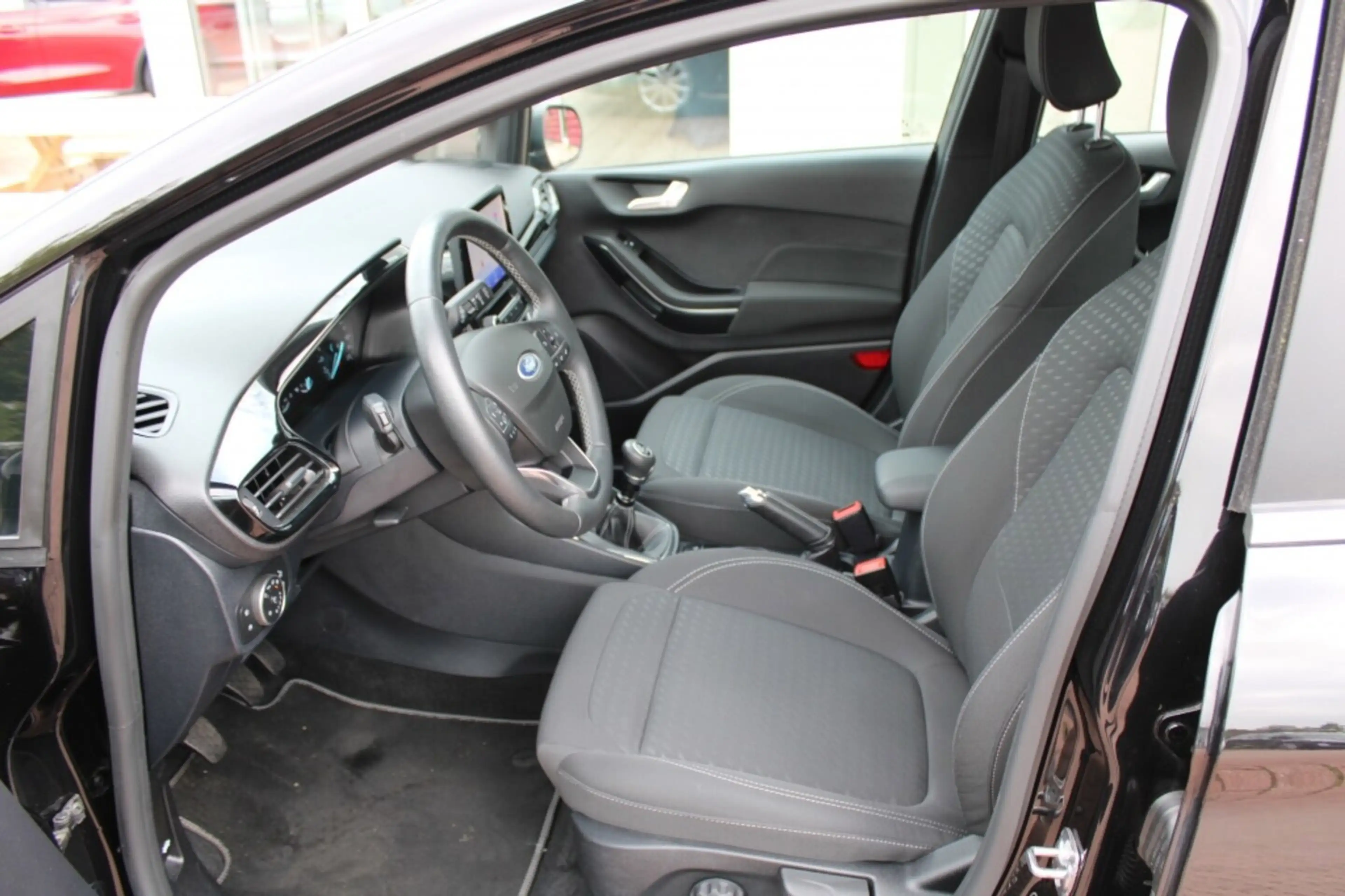 Ford Fiesta 1.0 EcoBoost Hybrid Titanium X — photo 10