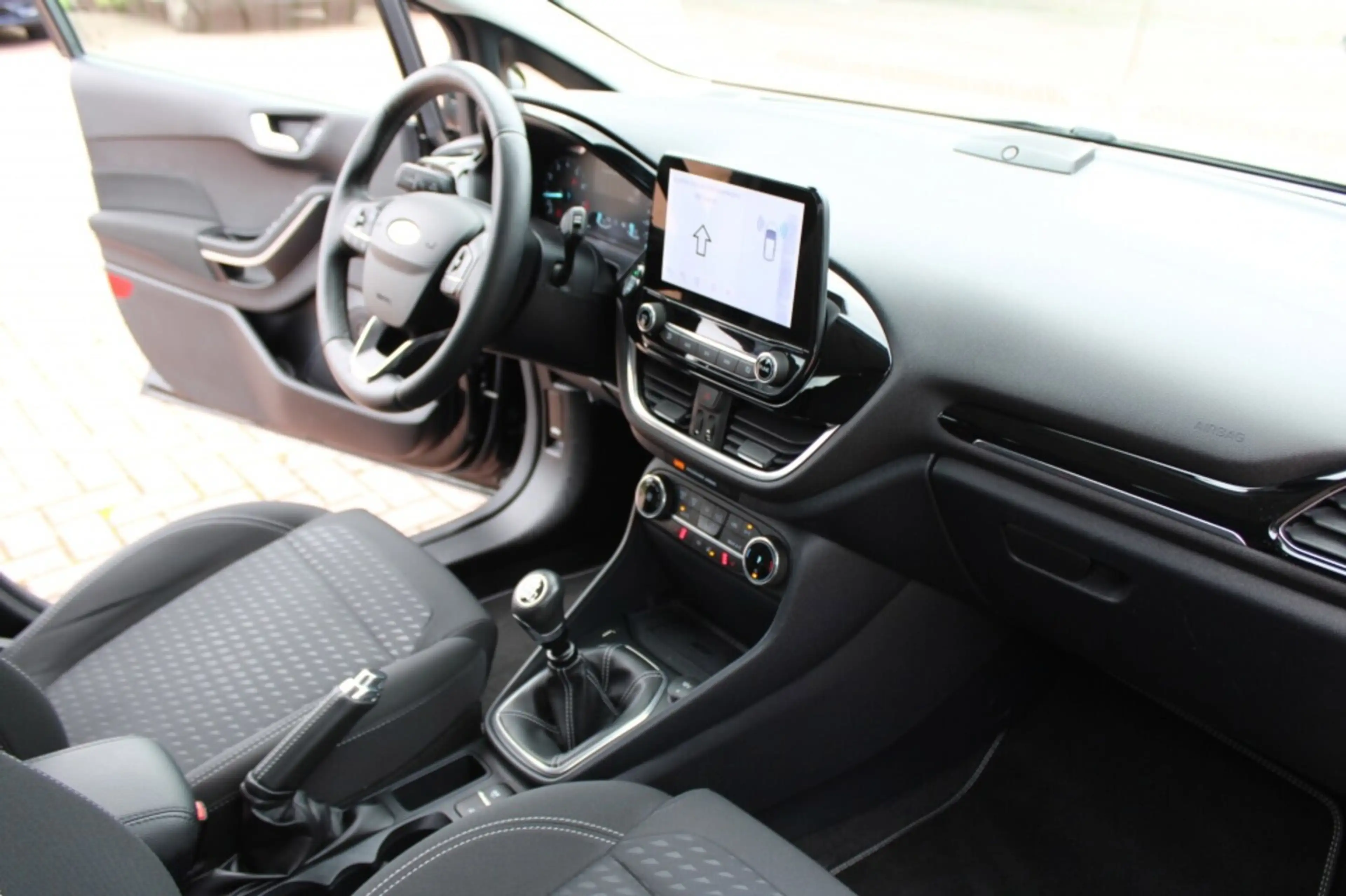 Ford Fiesta 1.0 EcoBoost Hybrid Titanium X — photo 21