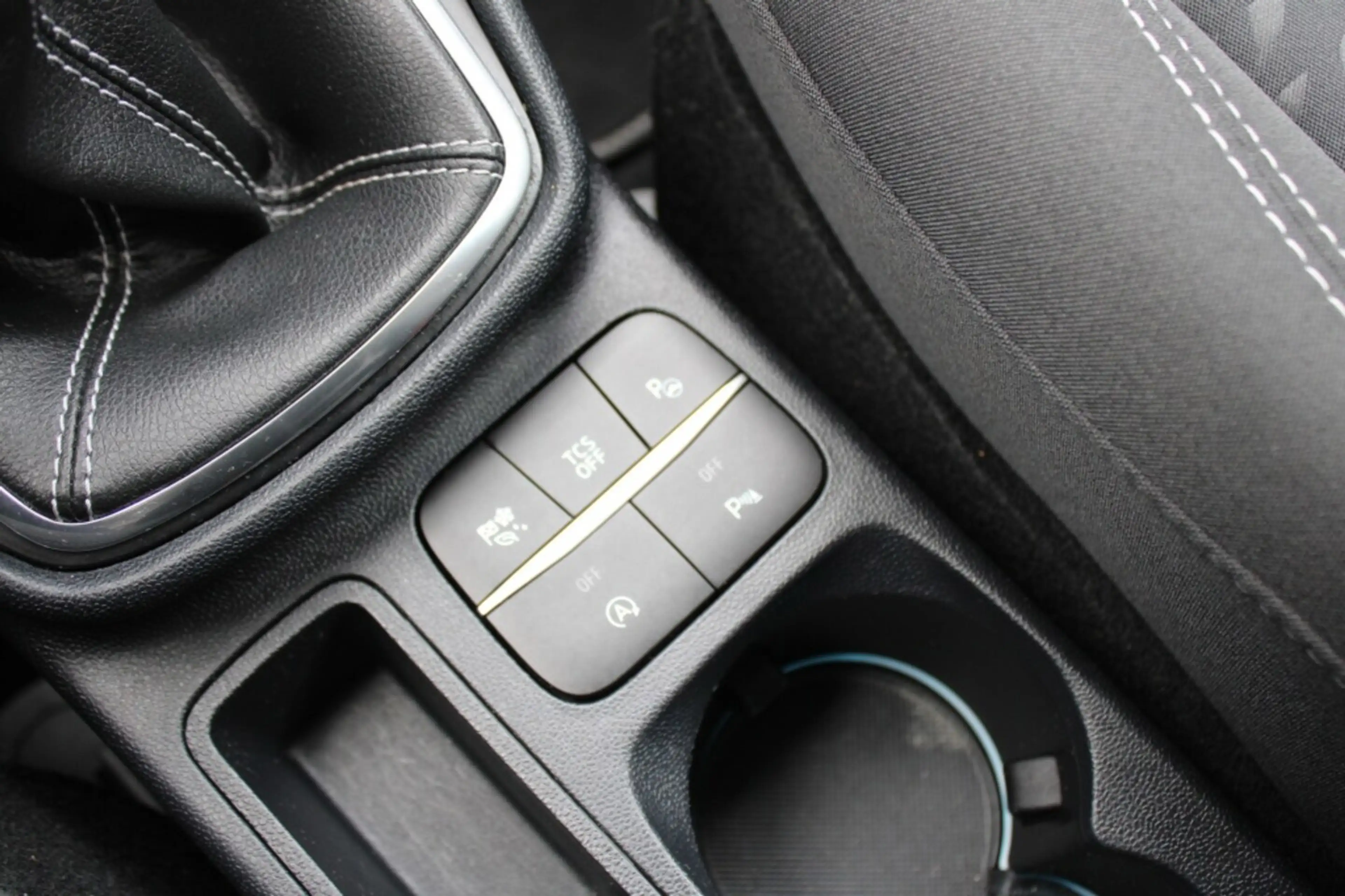 Ford Fiesta 1.0 EcoBoost Hybrid Titanium X — photo 18