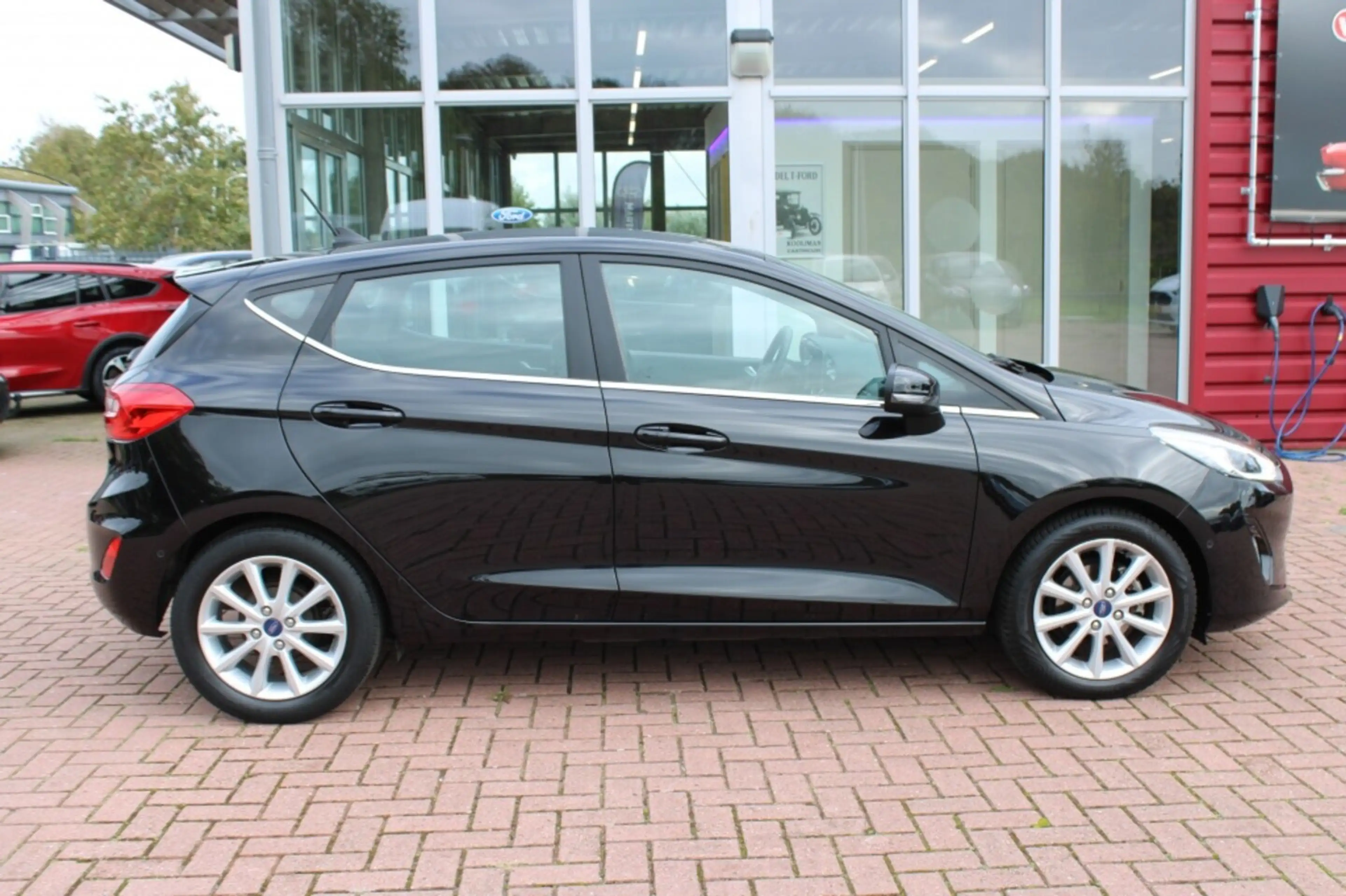 Ford Fiesta 1.0 EcoBoost Hybrid Titanium X — photo 4