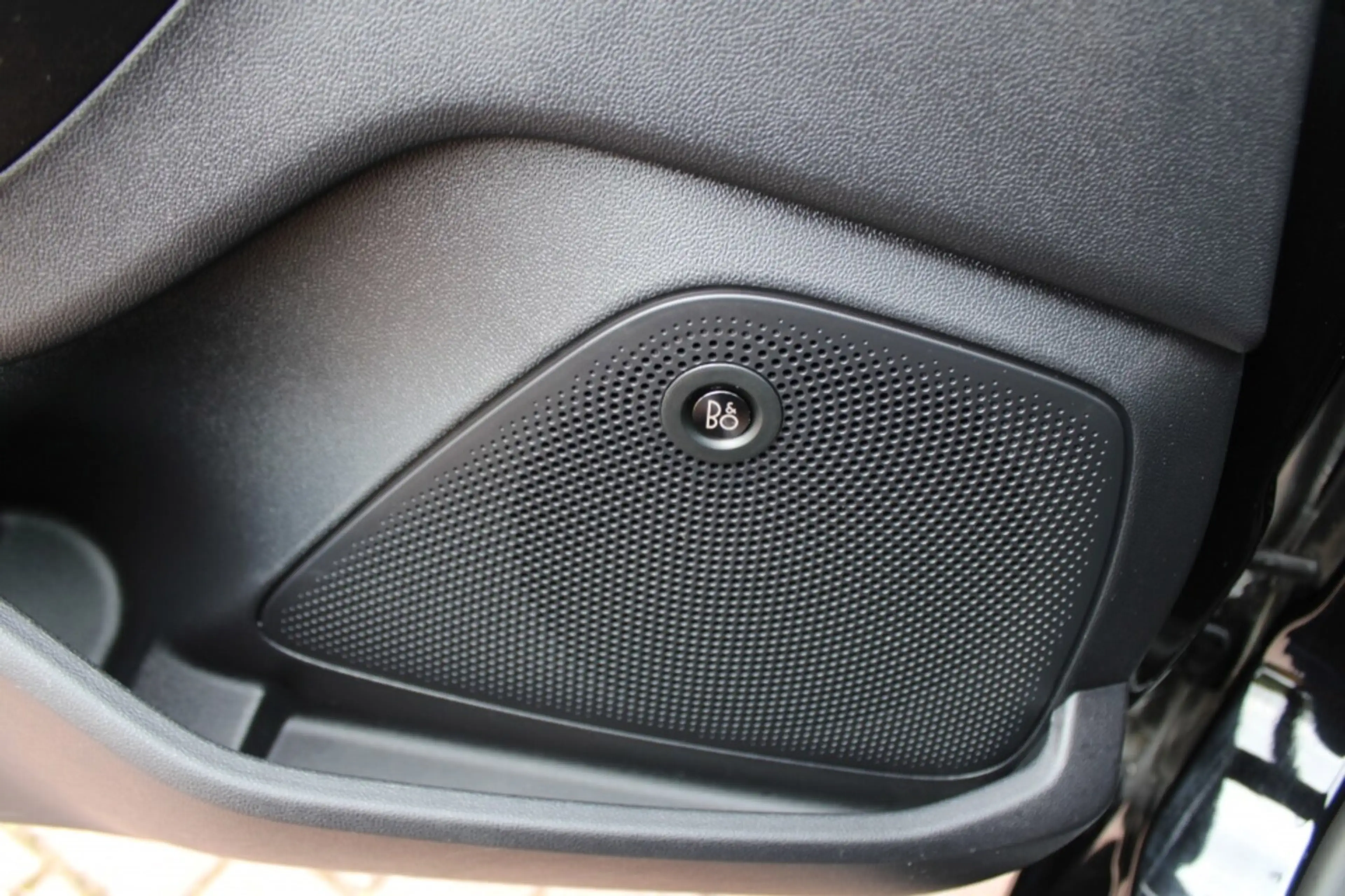 Ford Fiesta 1.0 EcoBoost Hybrid Titanium X — photo 12