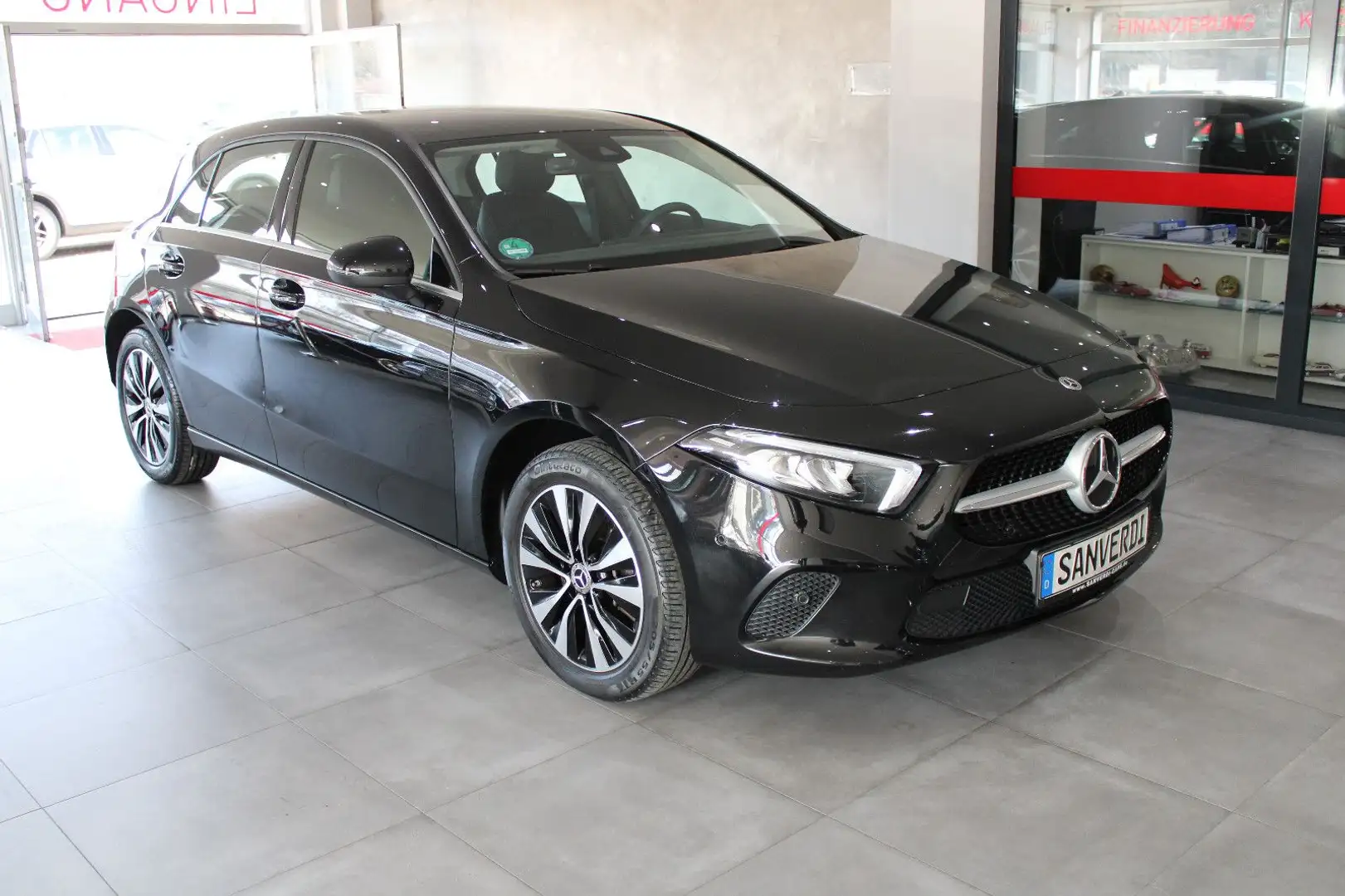 Mercedes-Benz A 250 e Advanced DCT SPORTPAKET BURMESTER I.HAND Schwarz - 2