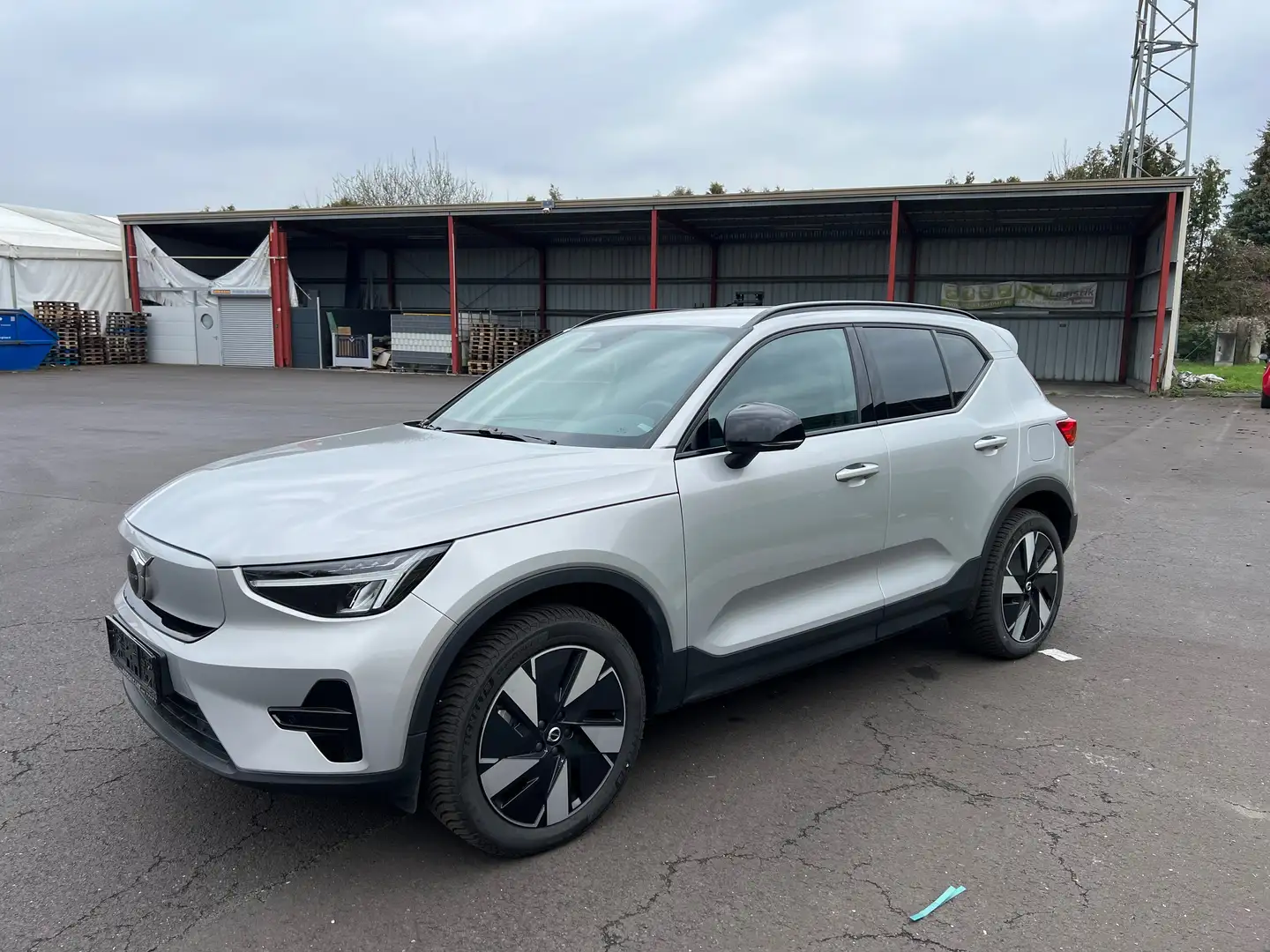 Volvo XC40 SINGLE MOTOR EXTENDED RANGE PLUS DARK Silber - 1