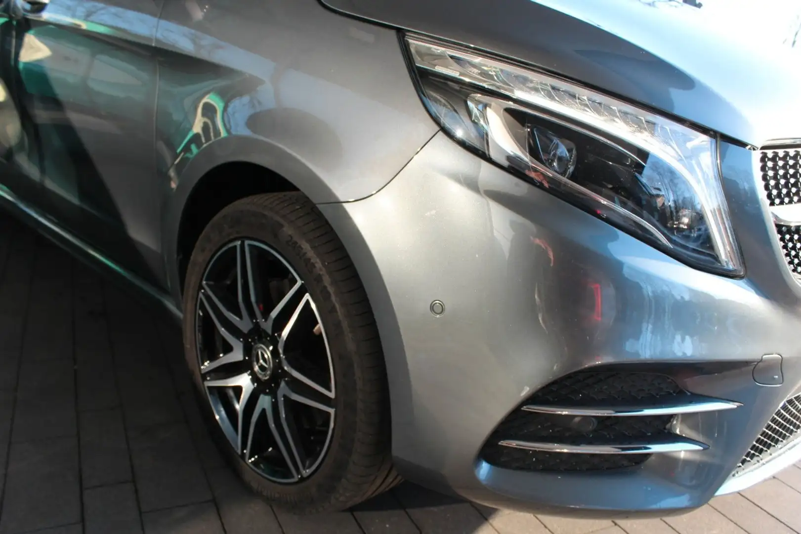 Mercedes-Benz V 300 d AMG Line EXCLUSIVE EDITION 4MATIC lang Grau - 2