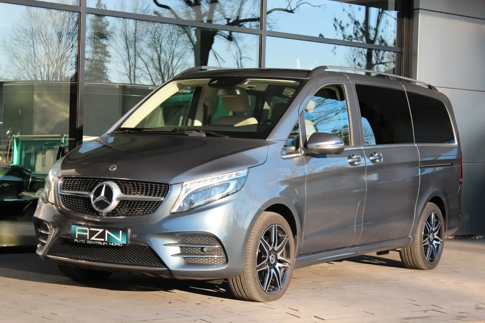 Mercedes-Benz V 300 d AMG Line EXCLUSIVE EDITION 4MATIC lang Grau - 1