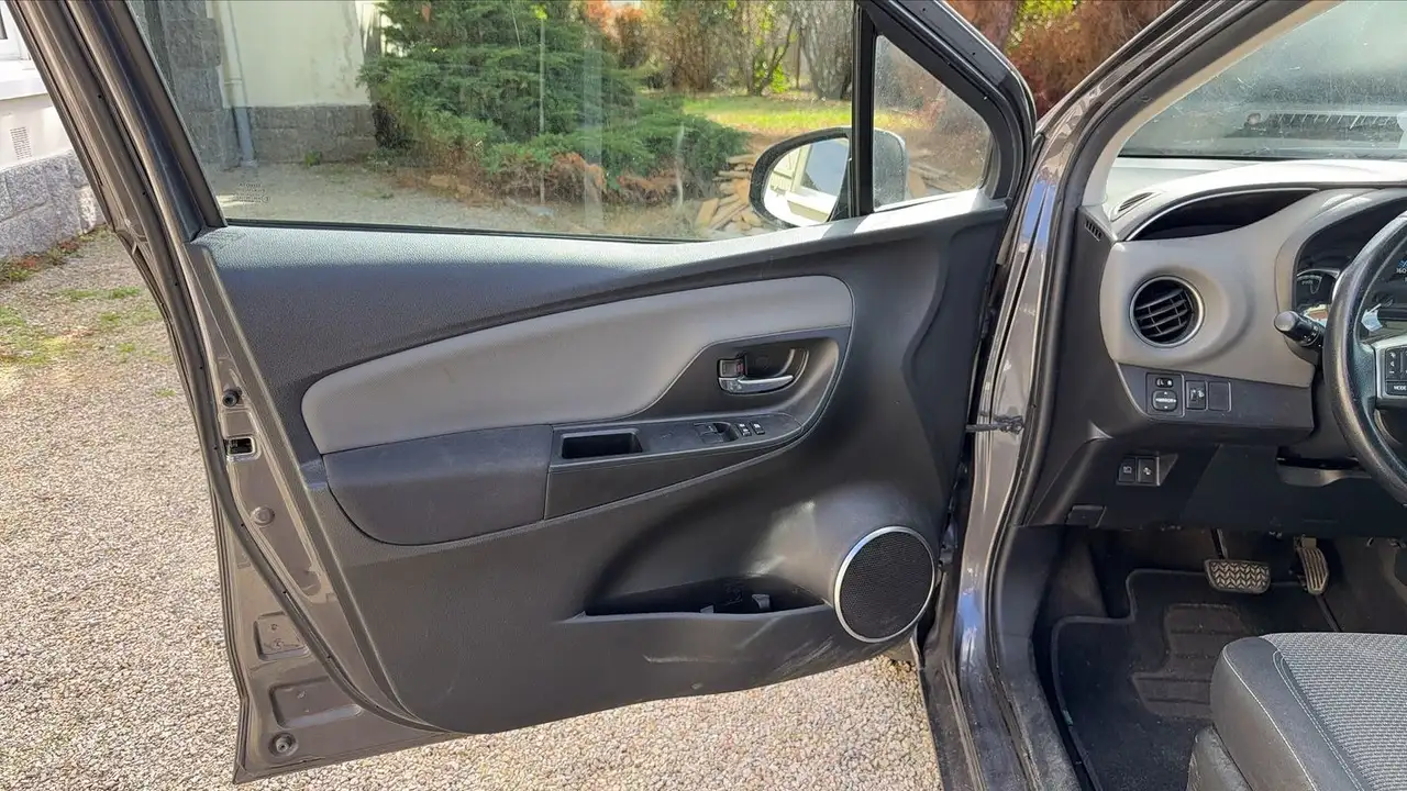 Toyota Yaris Yaris — photo 7