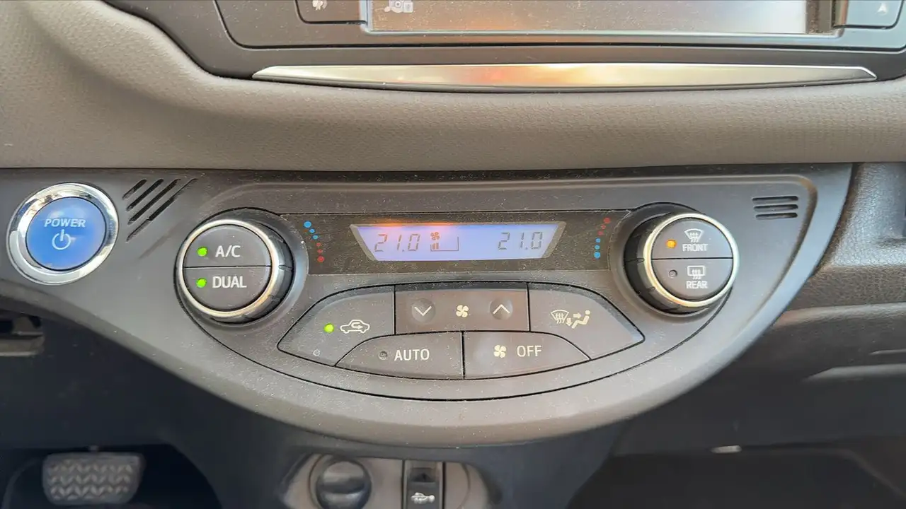 Toyota Yaris Yaris — photo 13