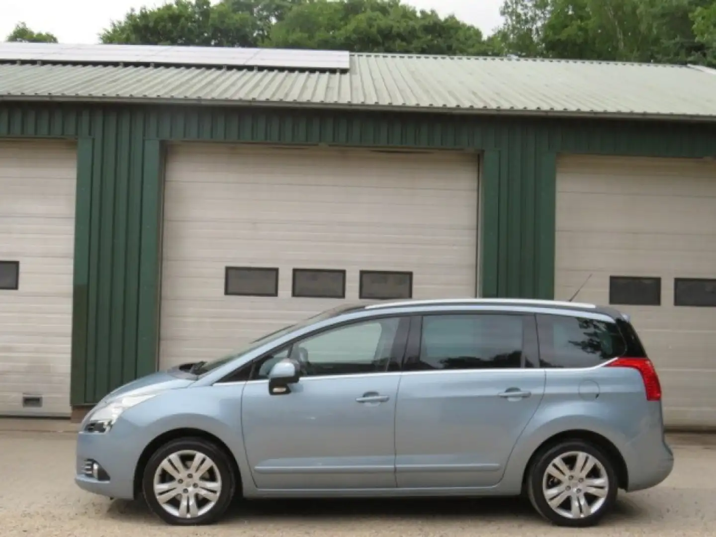 Peugeot 5008 1.6 THP B.L. EXE 7P. Bleu - 1