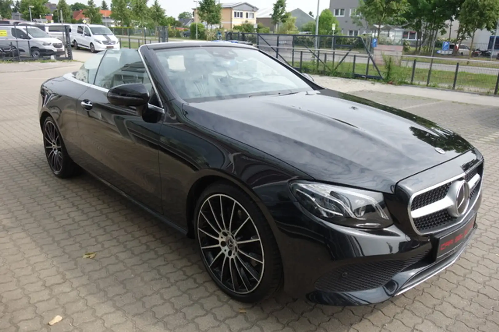 Mercedes-Benz E 200 Cabrio 20"AMG ACC/LED/STDHZG/BURM/WIDESCRENN crna - 2