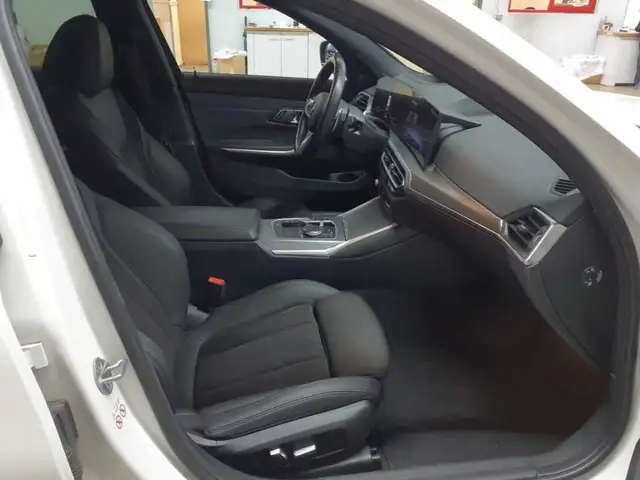 BMW 3 Series view 8