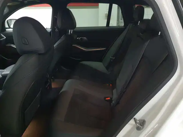 BMW 3 Series view 13