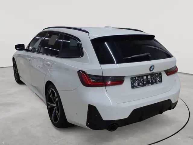 BMW 3 Series view 5