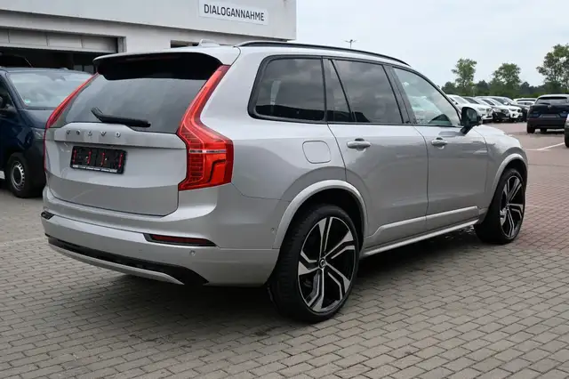 Volvo XC90 view 5