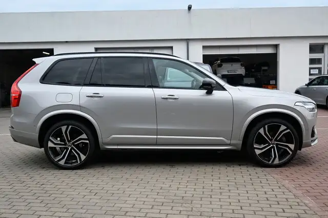 Volvo XC90 view 6