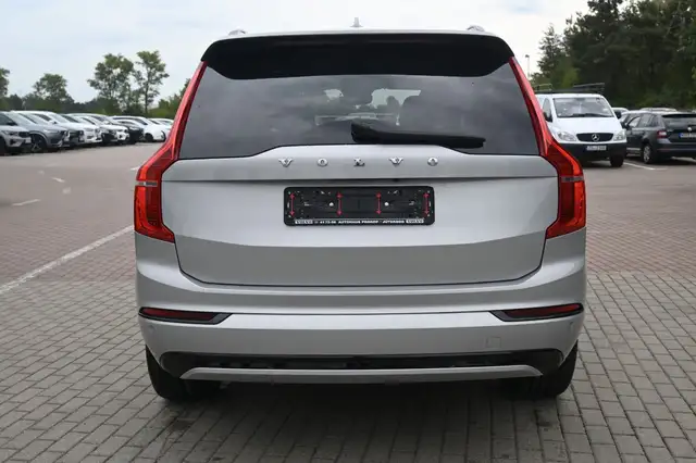 Volvo XC90 view 4