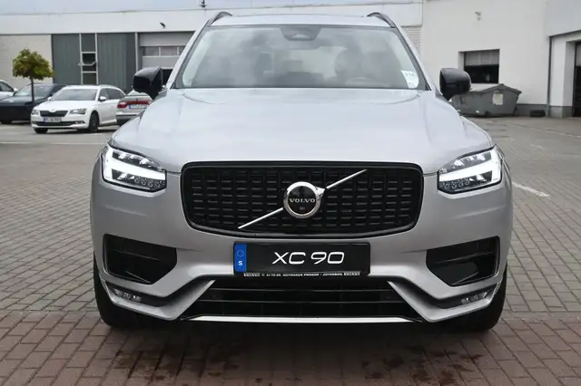 Volvo XC90 view 8