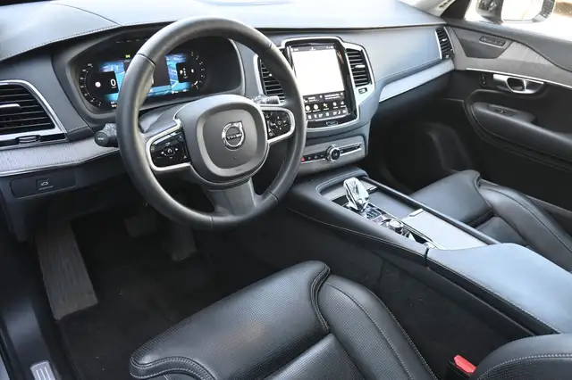 Volvo XC90 view 12