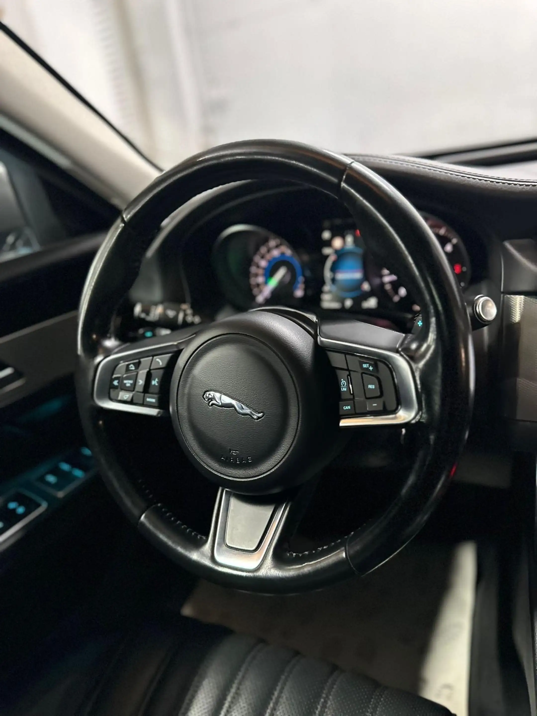 Jaguar XF 2.0 D Business Edition Evolutive — photo 14