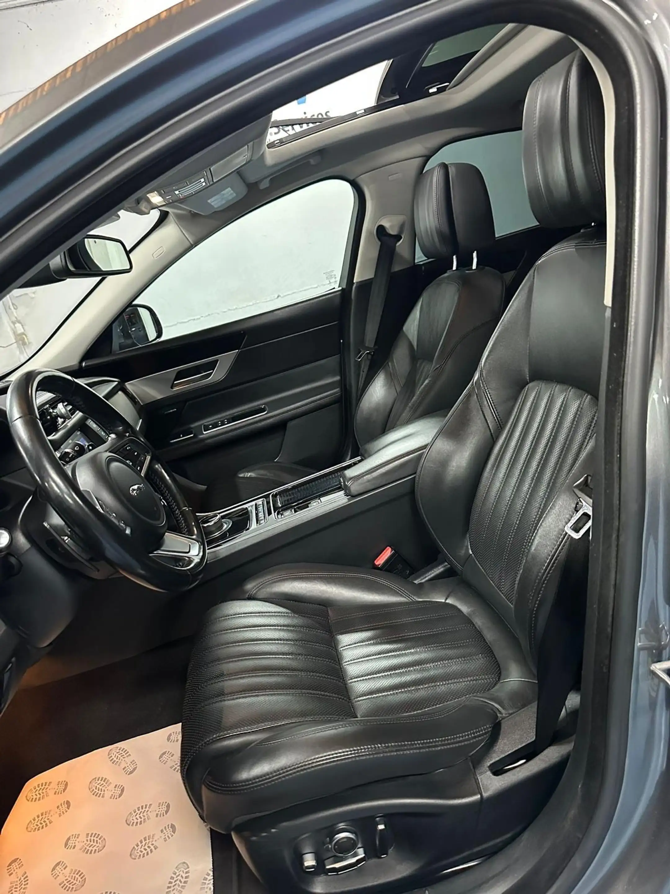 Jaguar XF 2.0 D Business Edition Evolutive — photo 9