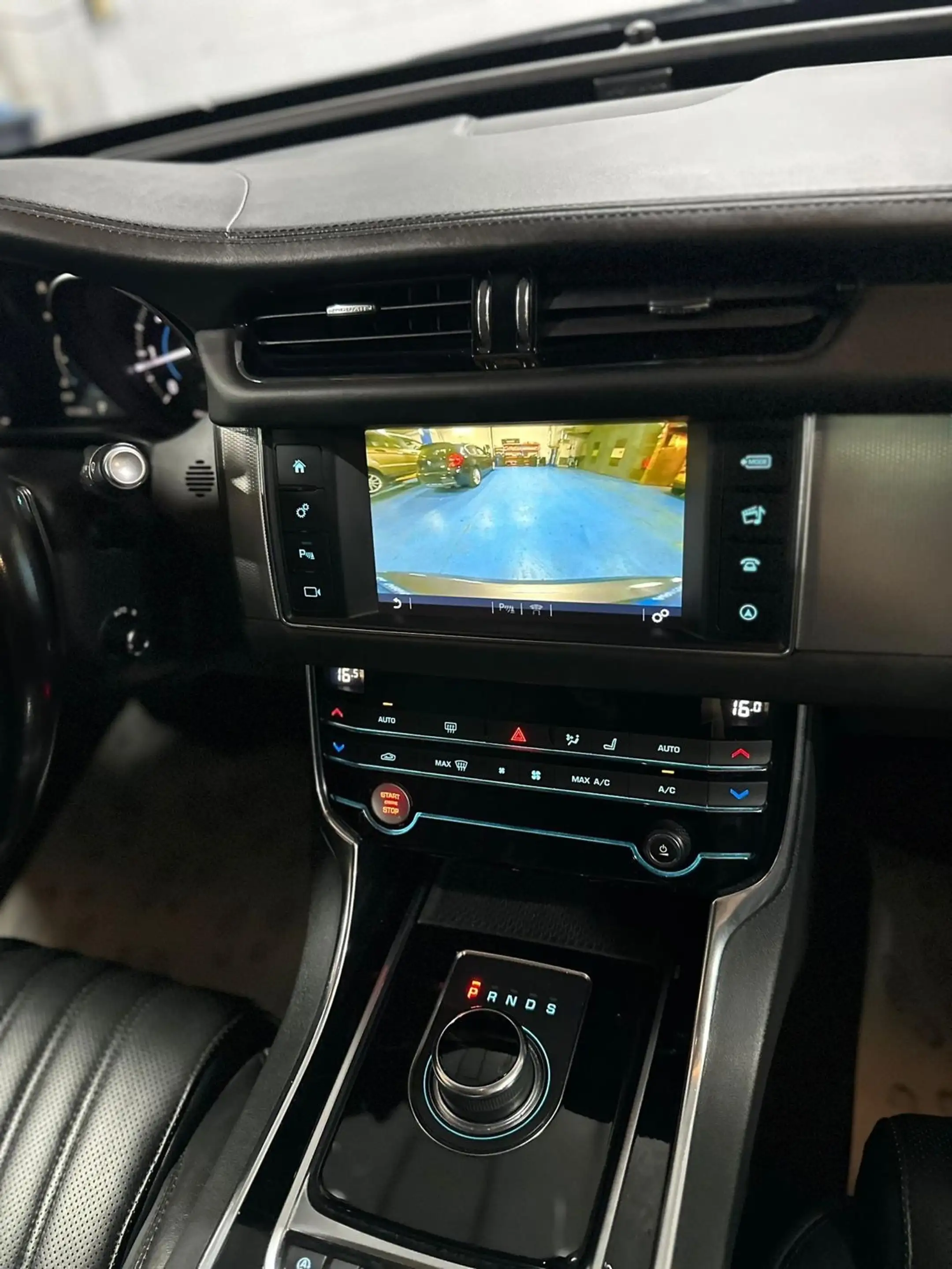 Jaguar XF 2.0 D Business Edition Evolutive — photo 12