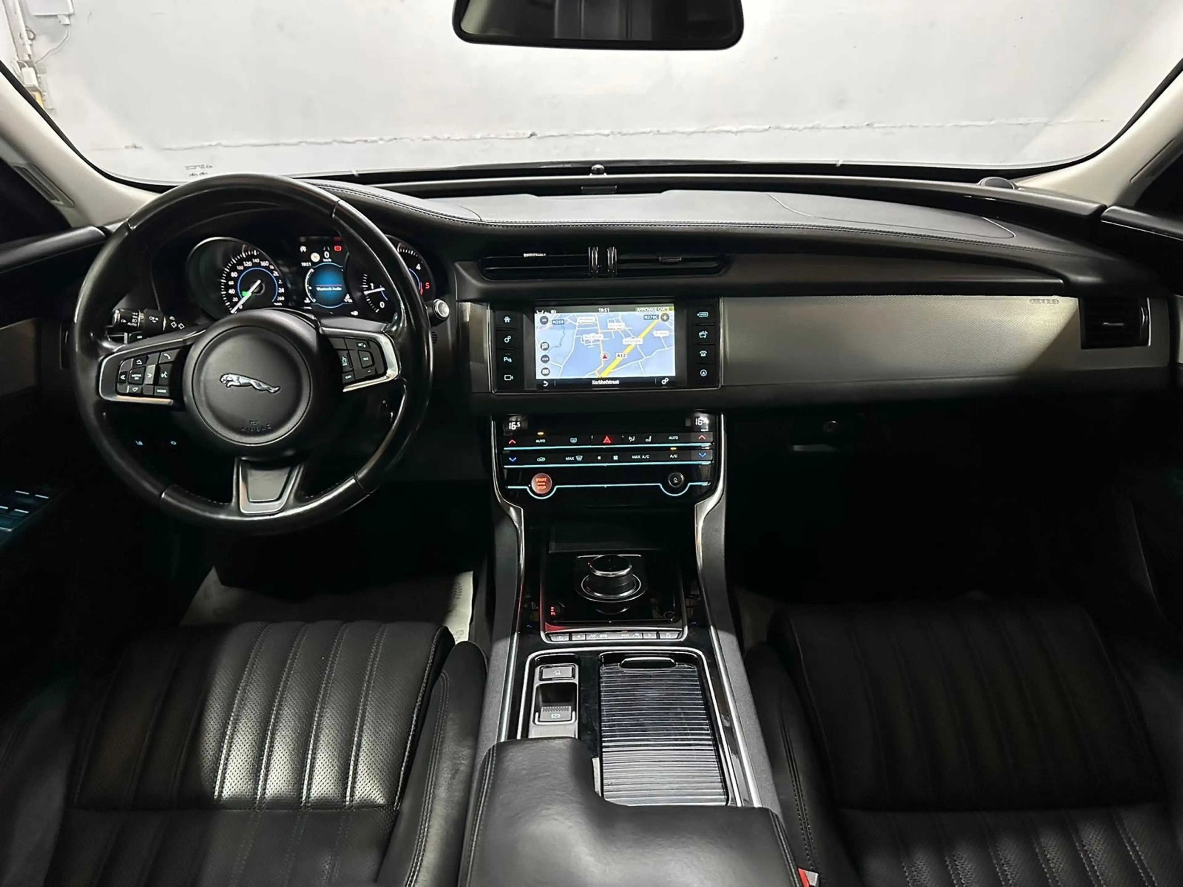 Jaguar XF 2.0 D Business Edition Evolutive — photo 8