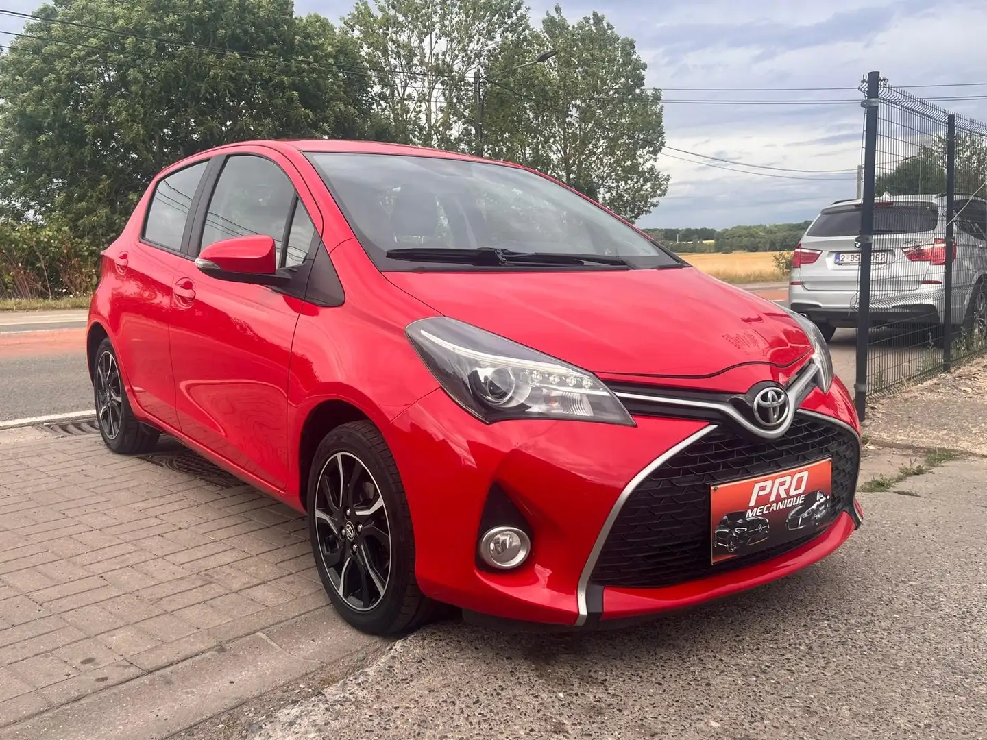 Toyota Yaris Yaris 1.4D-4D*Euro 6b*Navi*Vol mtf*Ja*Ve*Ve*Re*etc Rood - 2