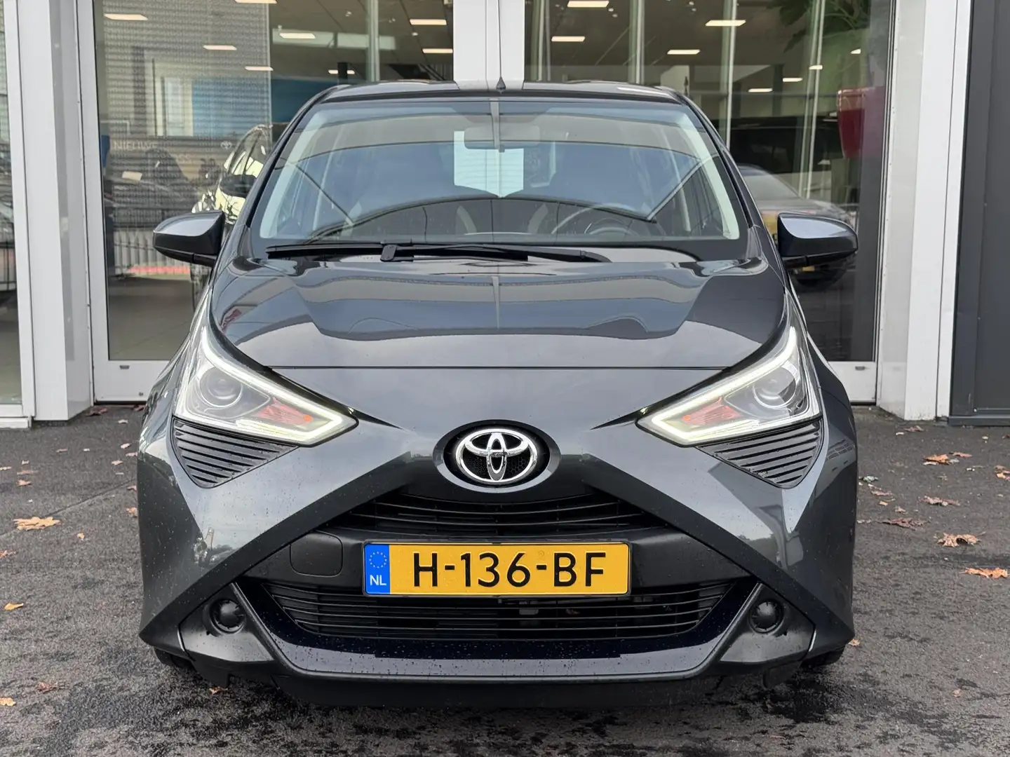 Toyota Aygo 1.0 VVT-i x-play Gris - 2