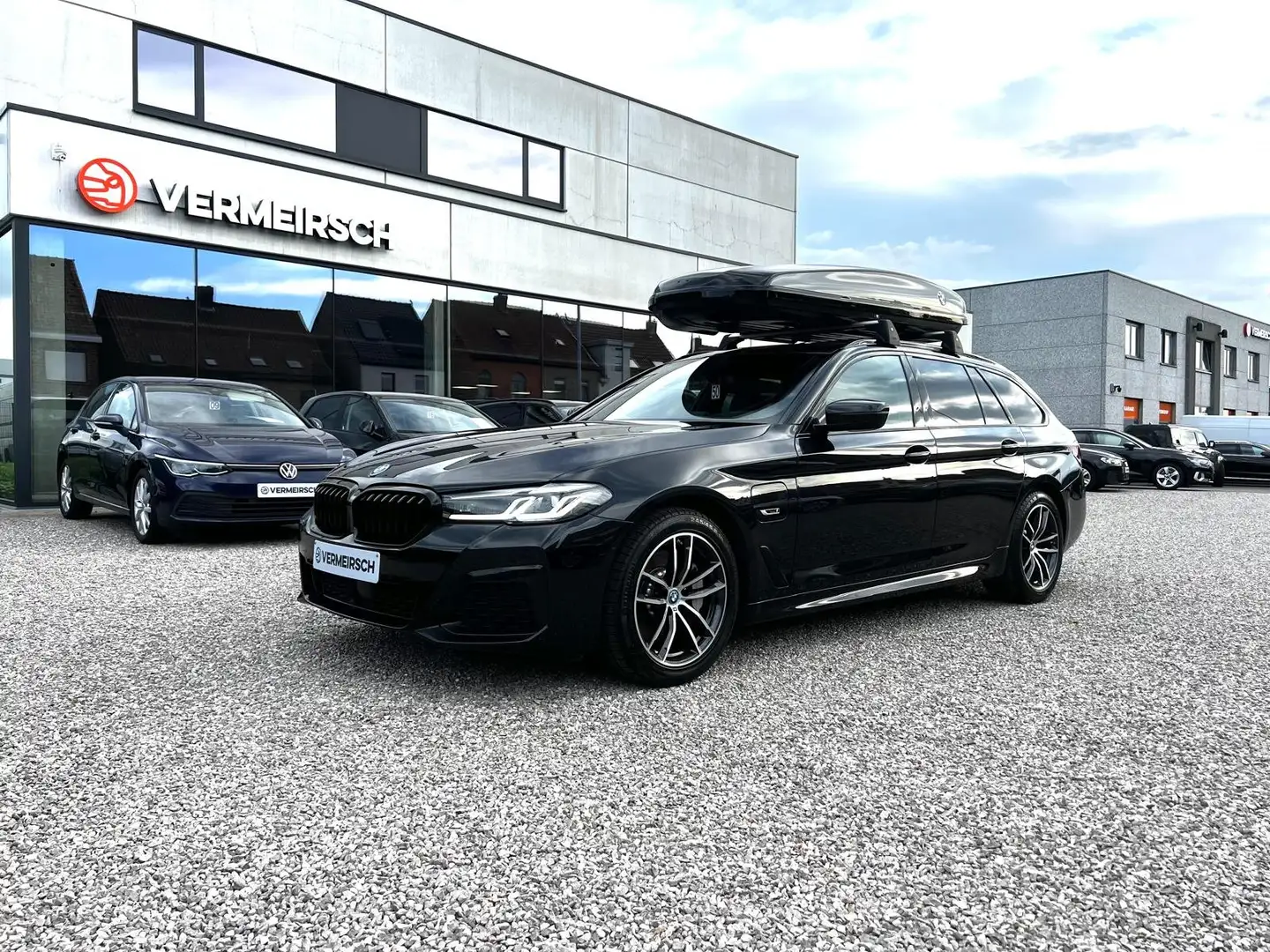 BMW 530 530e xDrive Touring Aut.*M-PACK*BMW DAKKOFFER*BTW* Zwart - 1