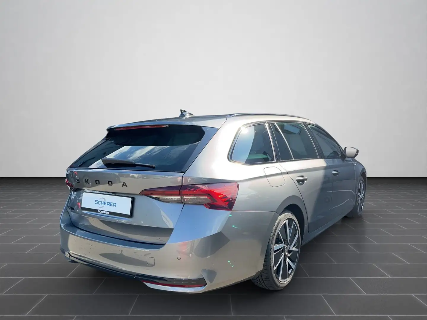 Skoda Octavia IV Combi 2.0 TDI Sportline NAVI PANO KAM Gris - 2