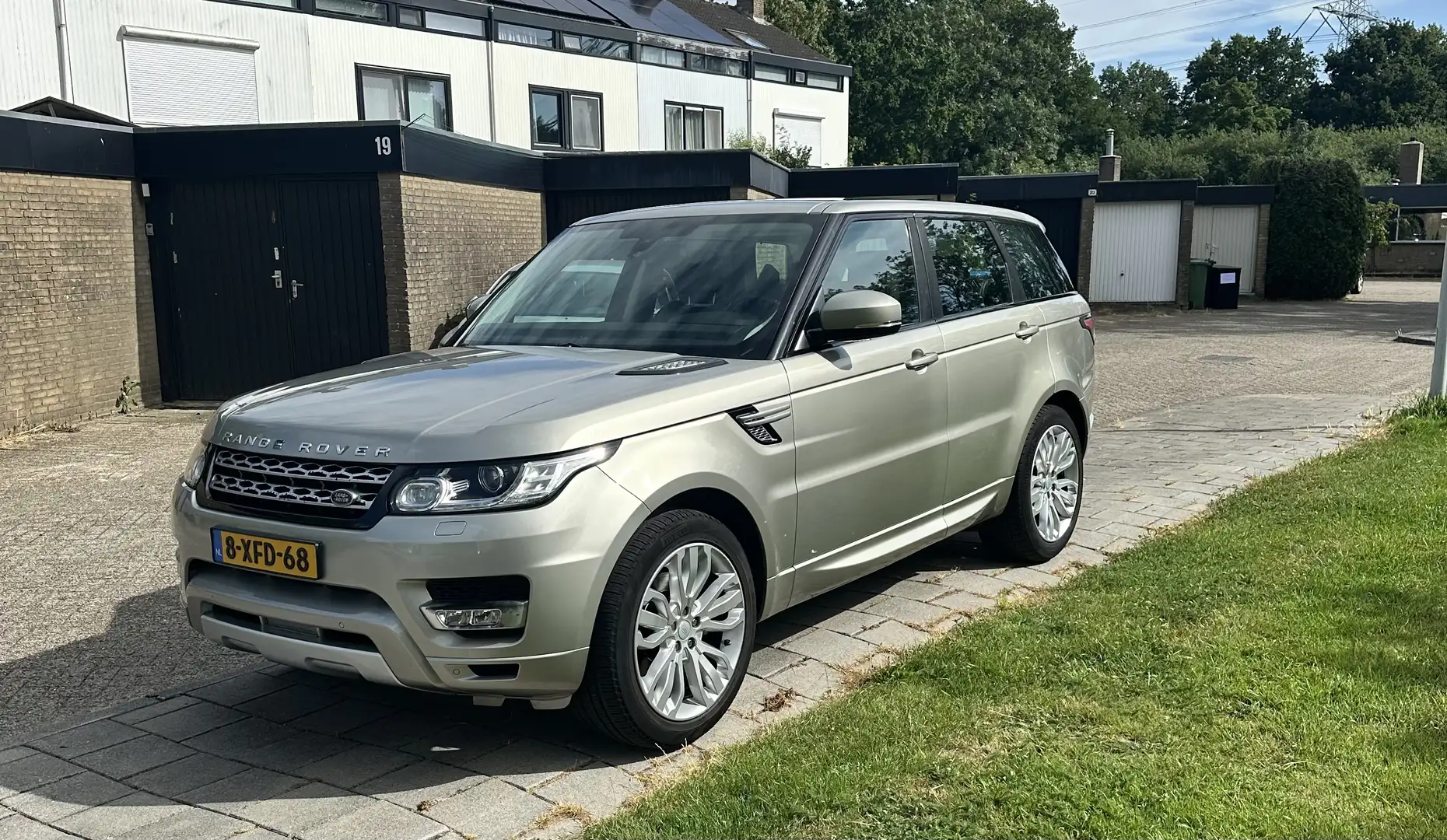Land Rover Range Rover Sport 3.0 TDV6 HSE Dynamic Beige - 1