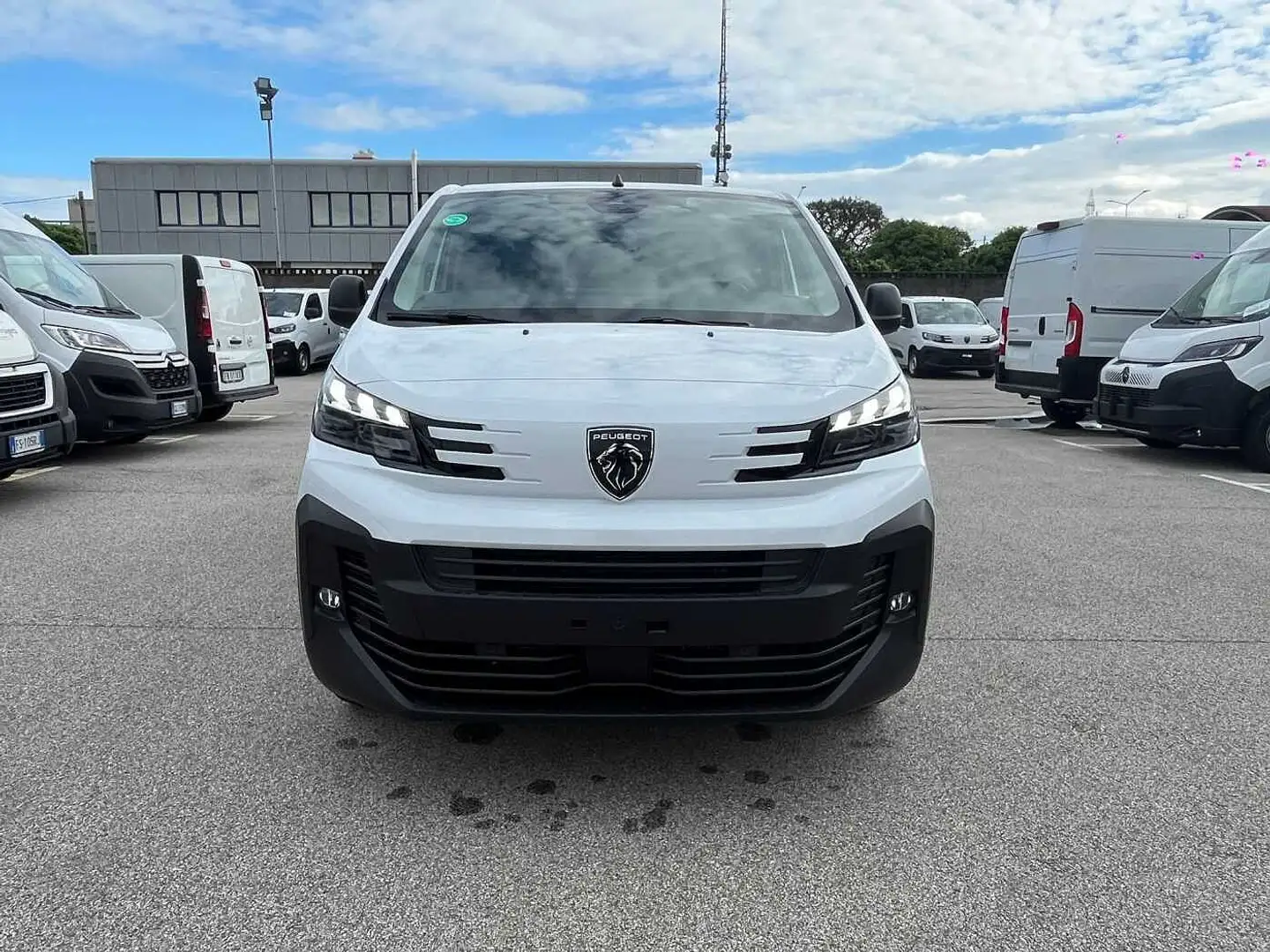 Peugeot Nuovo e-Expert 75kw std 136cv Furgone Standard Белый - 2