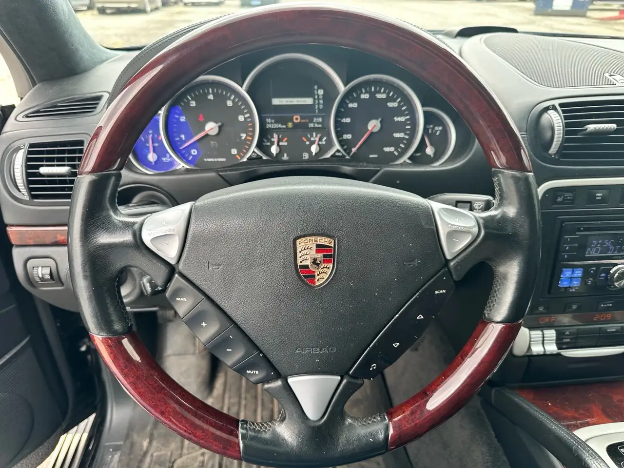 Porsche Cayenne снимка Porsche Cayenne