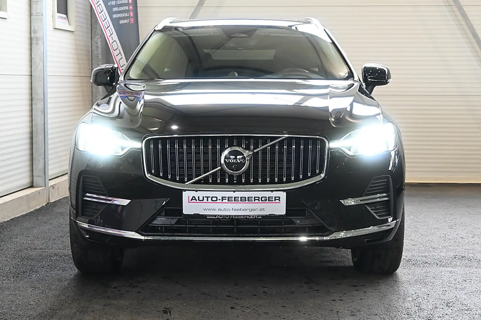 Volvo XC60 B4 Inscription AWD Geartronic; Pano, 360° Kamer... Schwarz - 2