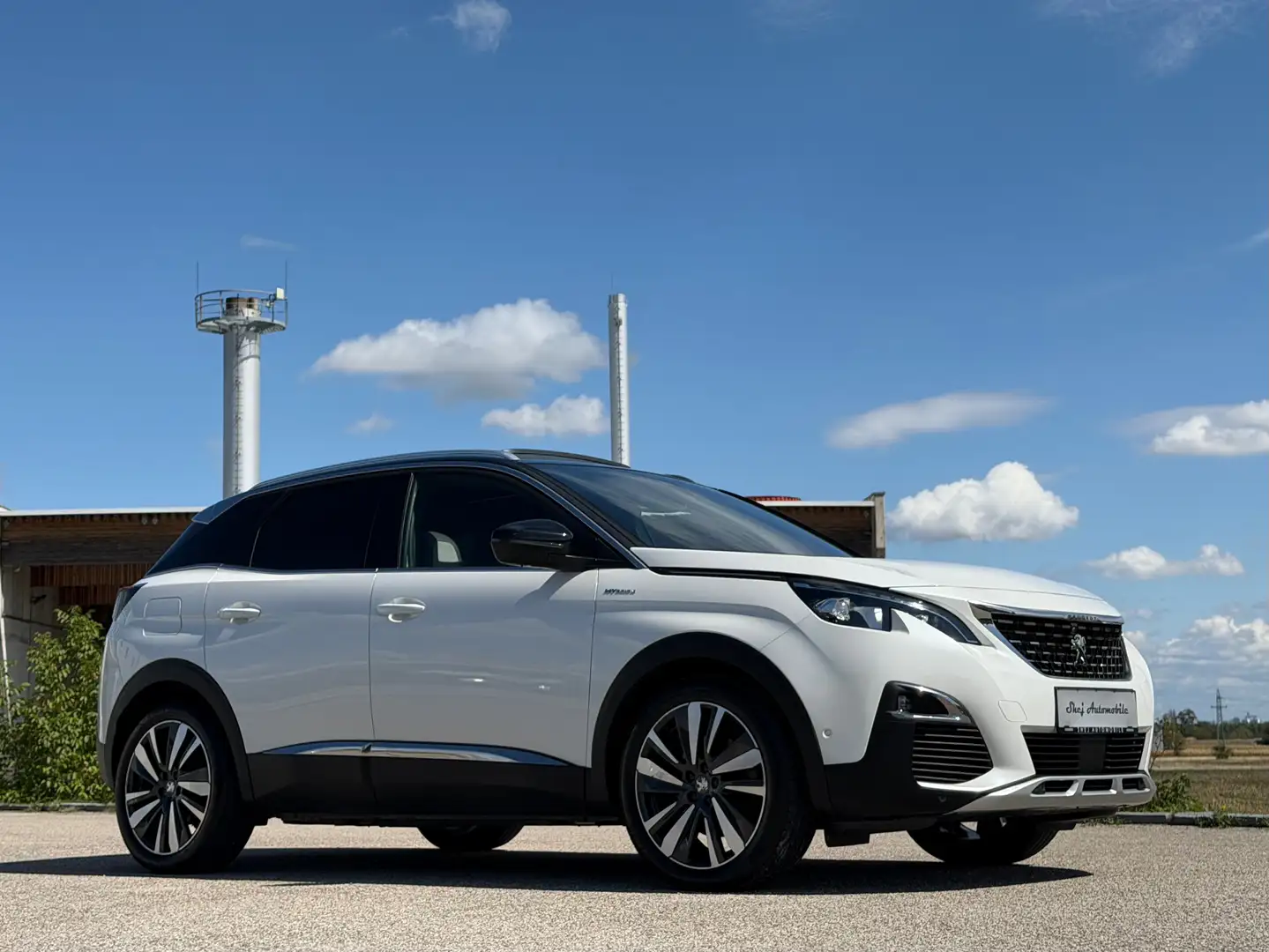 Peugeot 3008 Hybrid4 300 GT*Panorama*Kamera*Allrad* Weiß - 2