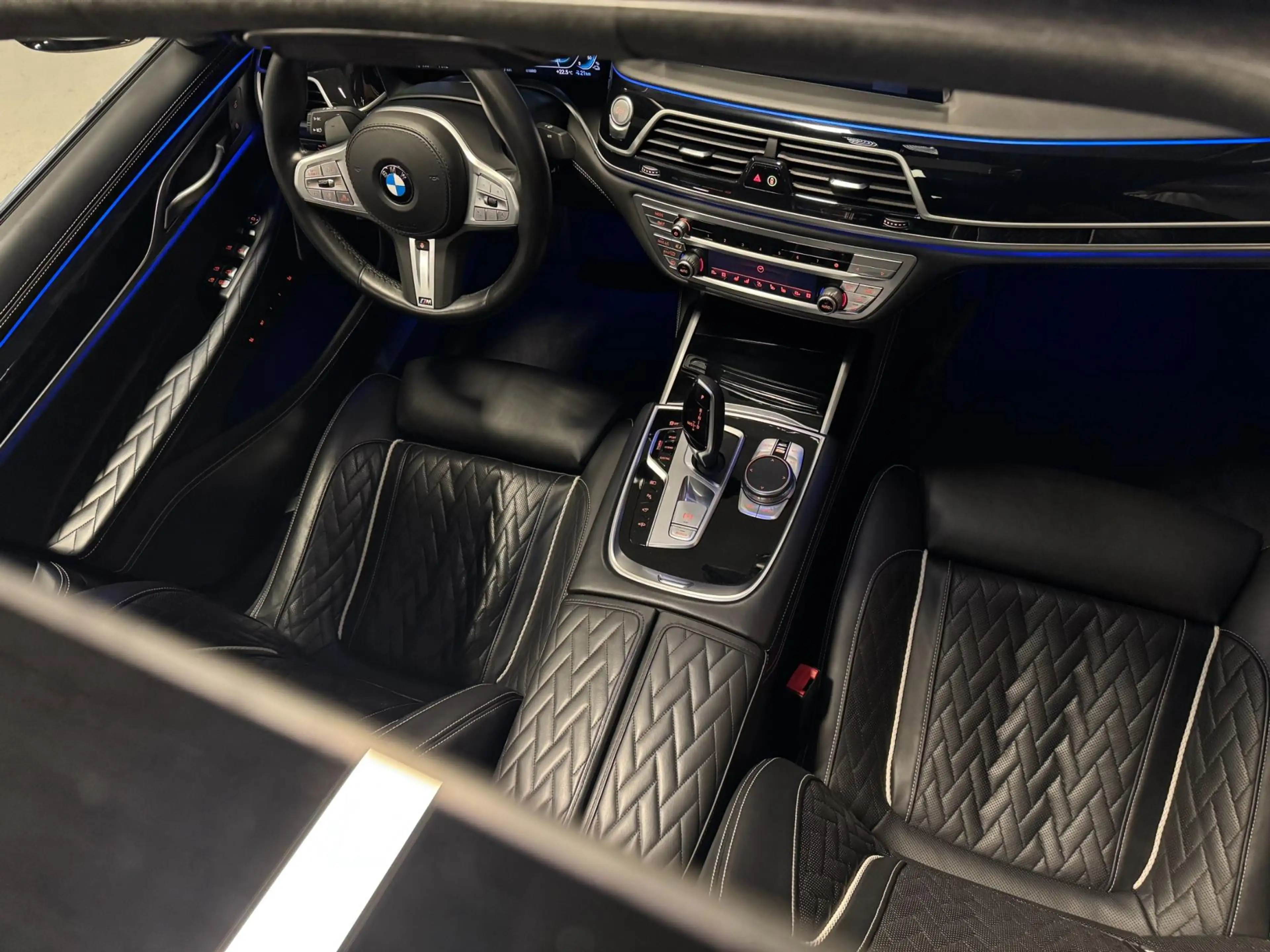 BMW 745 7-serie 745Le xDrive High Exe Individual Panodak B — photo 41