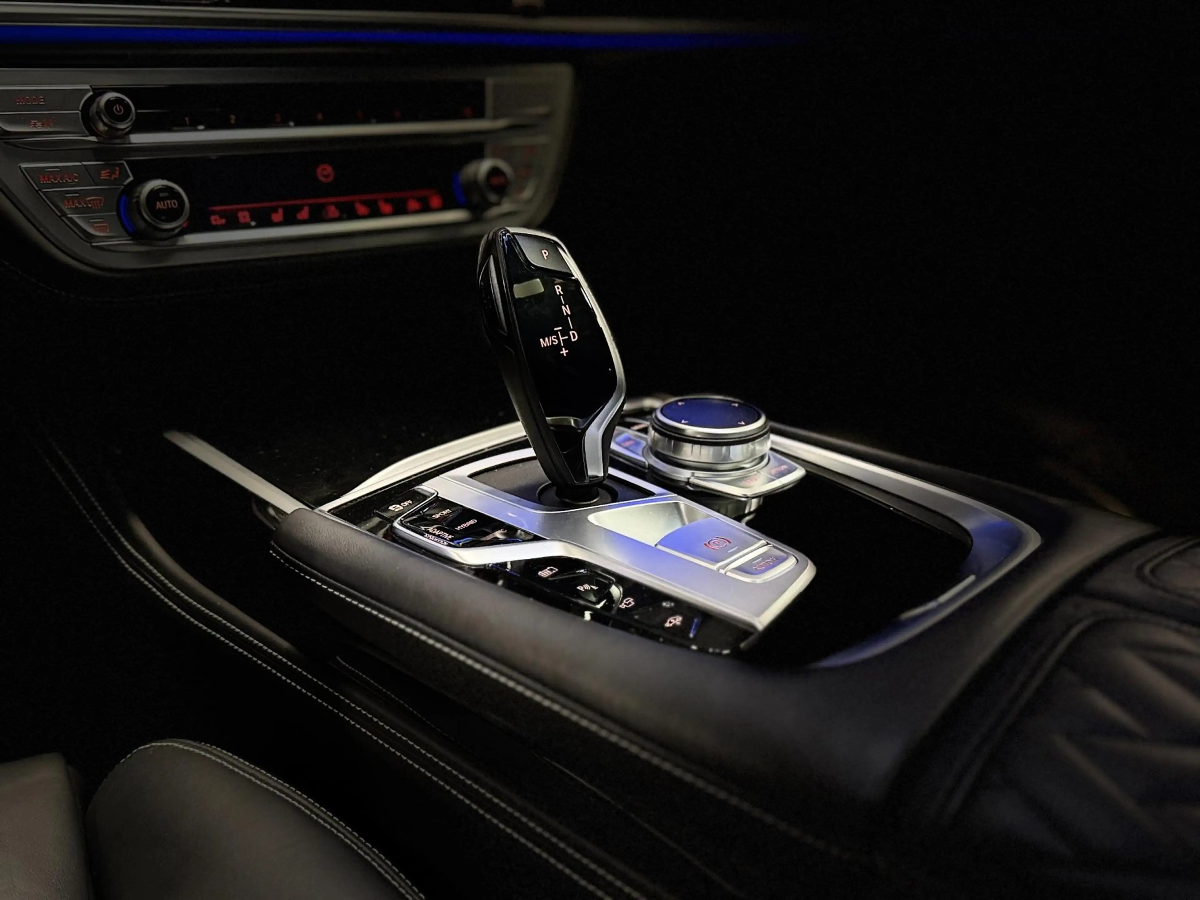 BMW 745 7-serie 745Le xDrive High Exe Individual Panodak B — photo 21