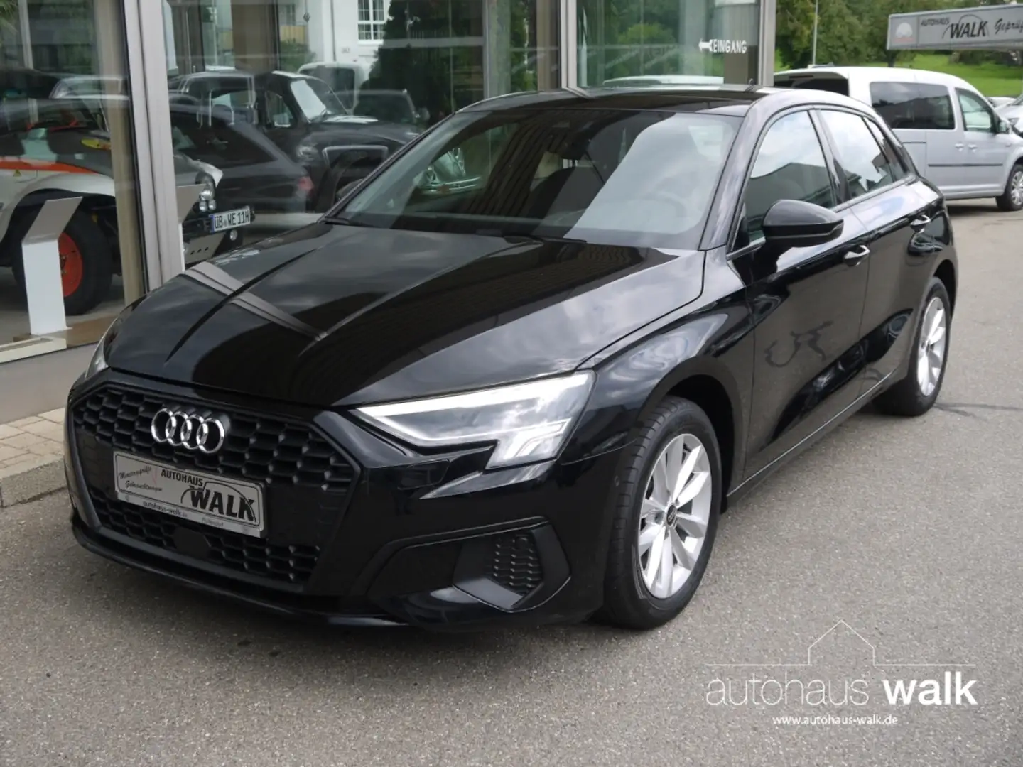 Audi A3 Sportback 35 TFSI S tronic NAVI/Sthz/Pano/RFK/LED Zwart - 2