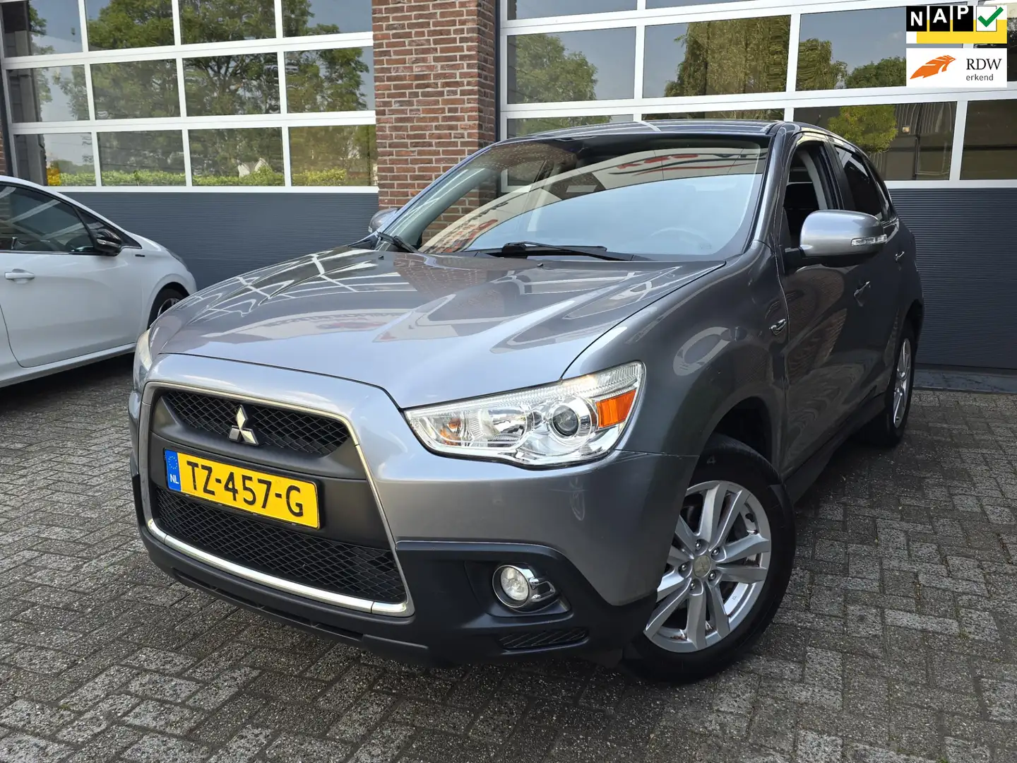 Mitsubishi ASX 1.6 Intense ClearTec Cruise |Airco |Trekhaak |Apk Grijs - 1