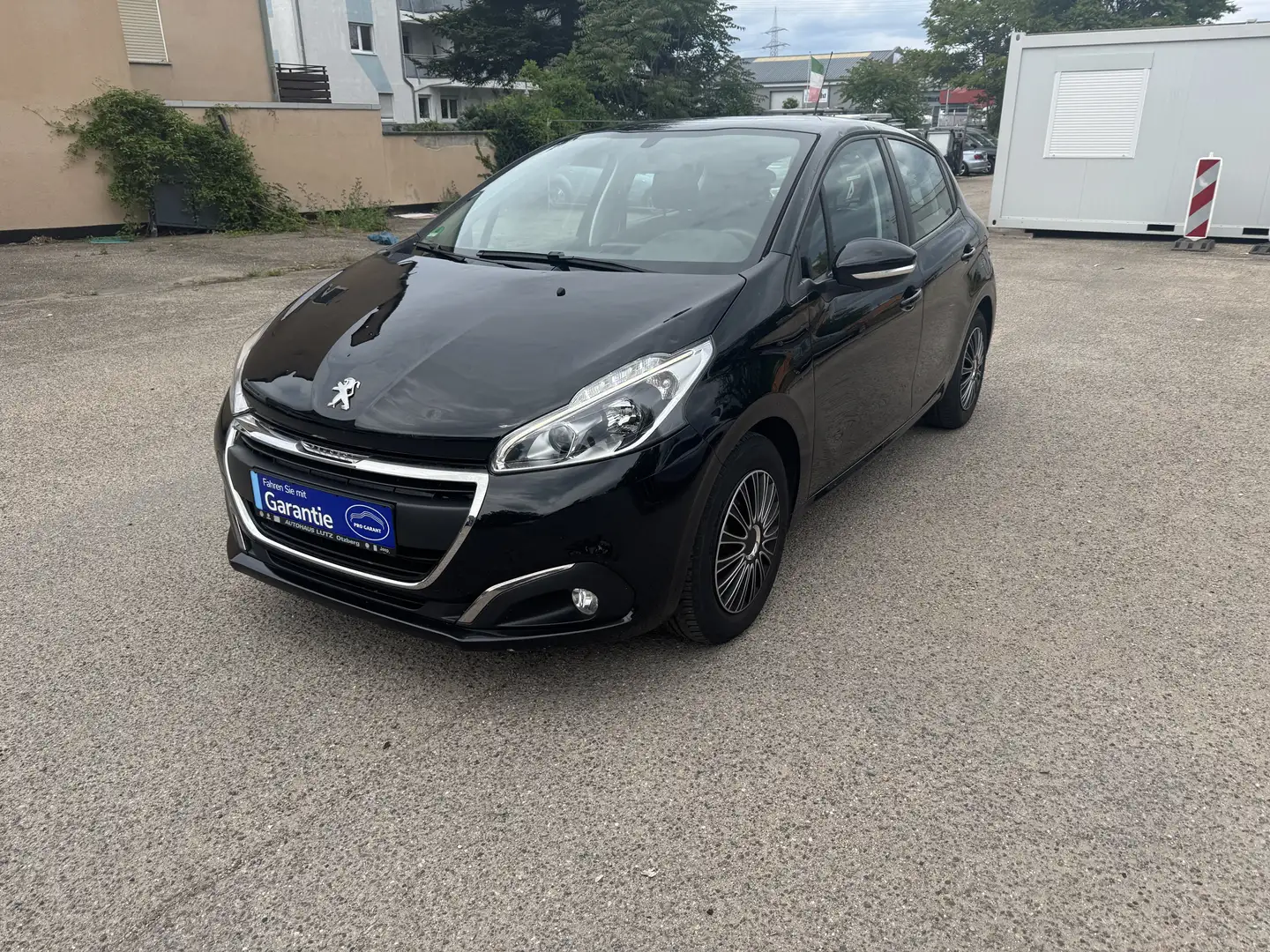 Peugeot 208 Active Noir - 1