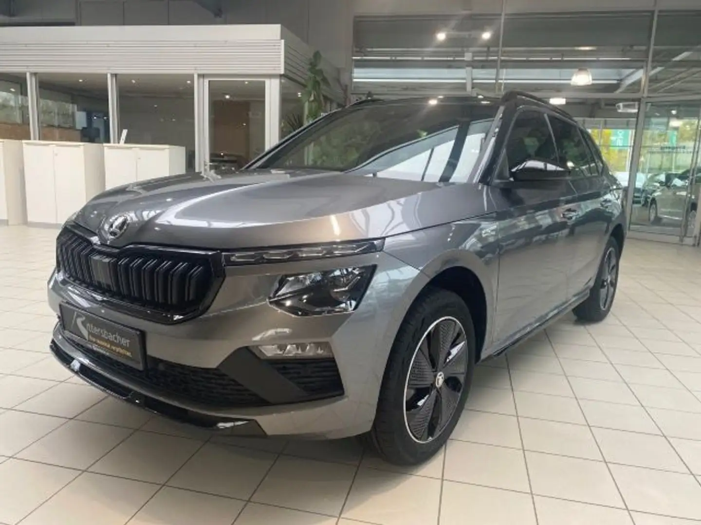 Skoda Kamiq 1.0 TSI Monte Carlo Verfügbar sofort Grau - 2