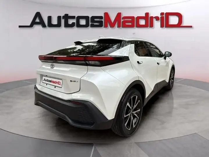 Toyota C-HR 2025, foto 7
