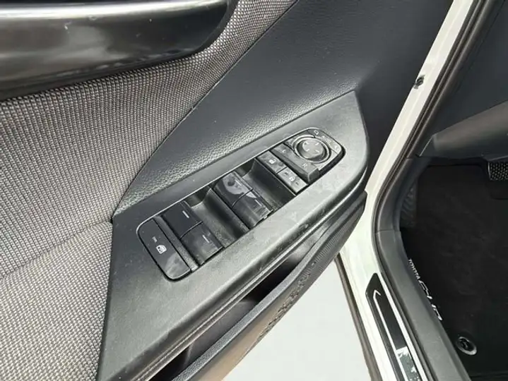Toyota C-HR 2025, foto 15