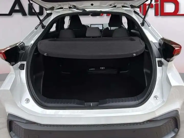 Toyota C-HR 2025, foto 32