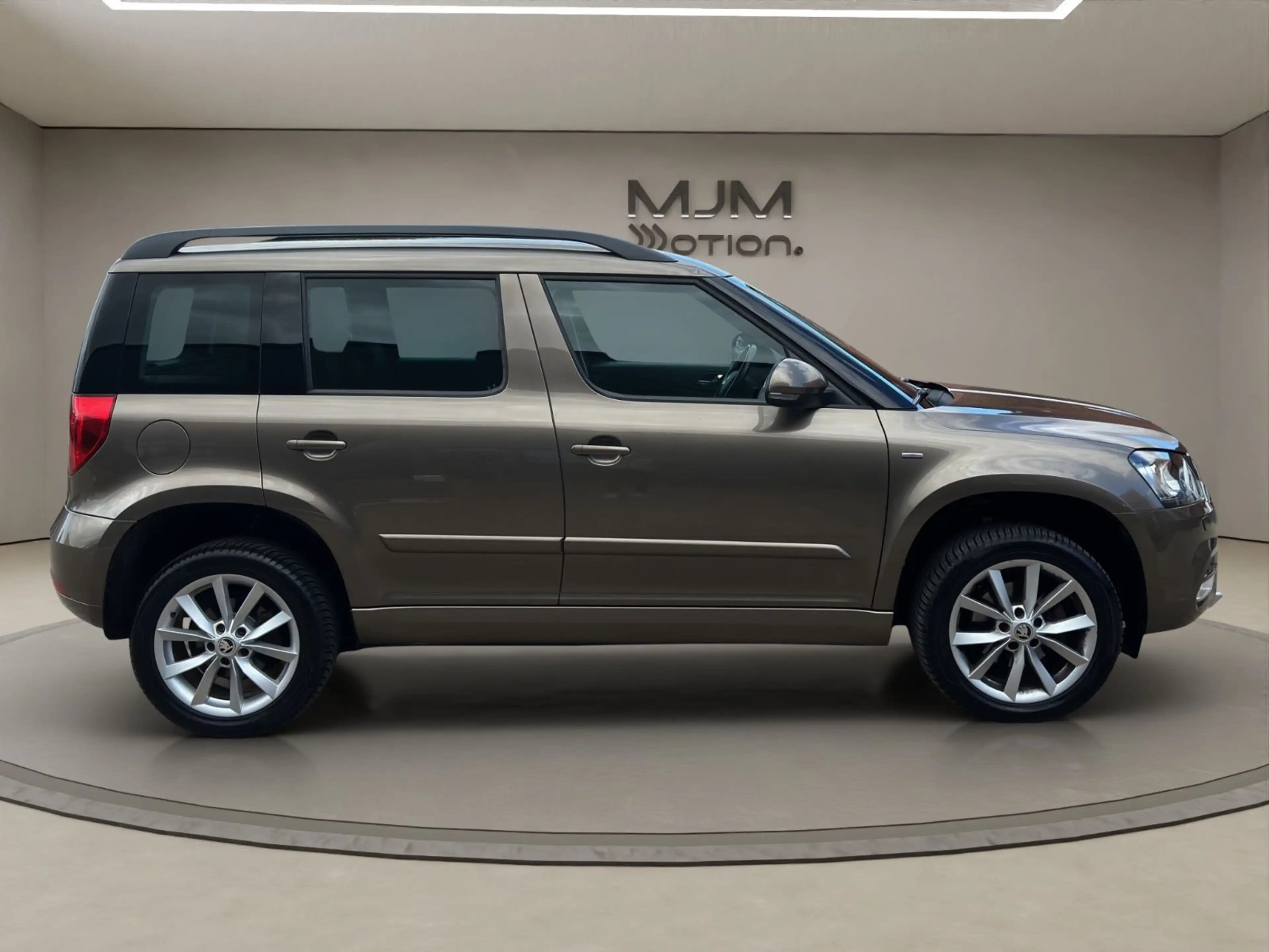 Skoda Yeti Joy 4x4 PDC Xenon Tempomat Garantie — photo 3