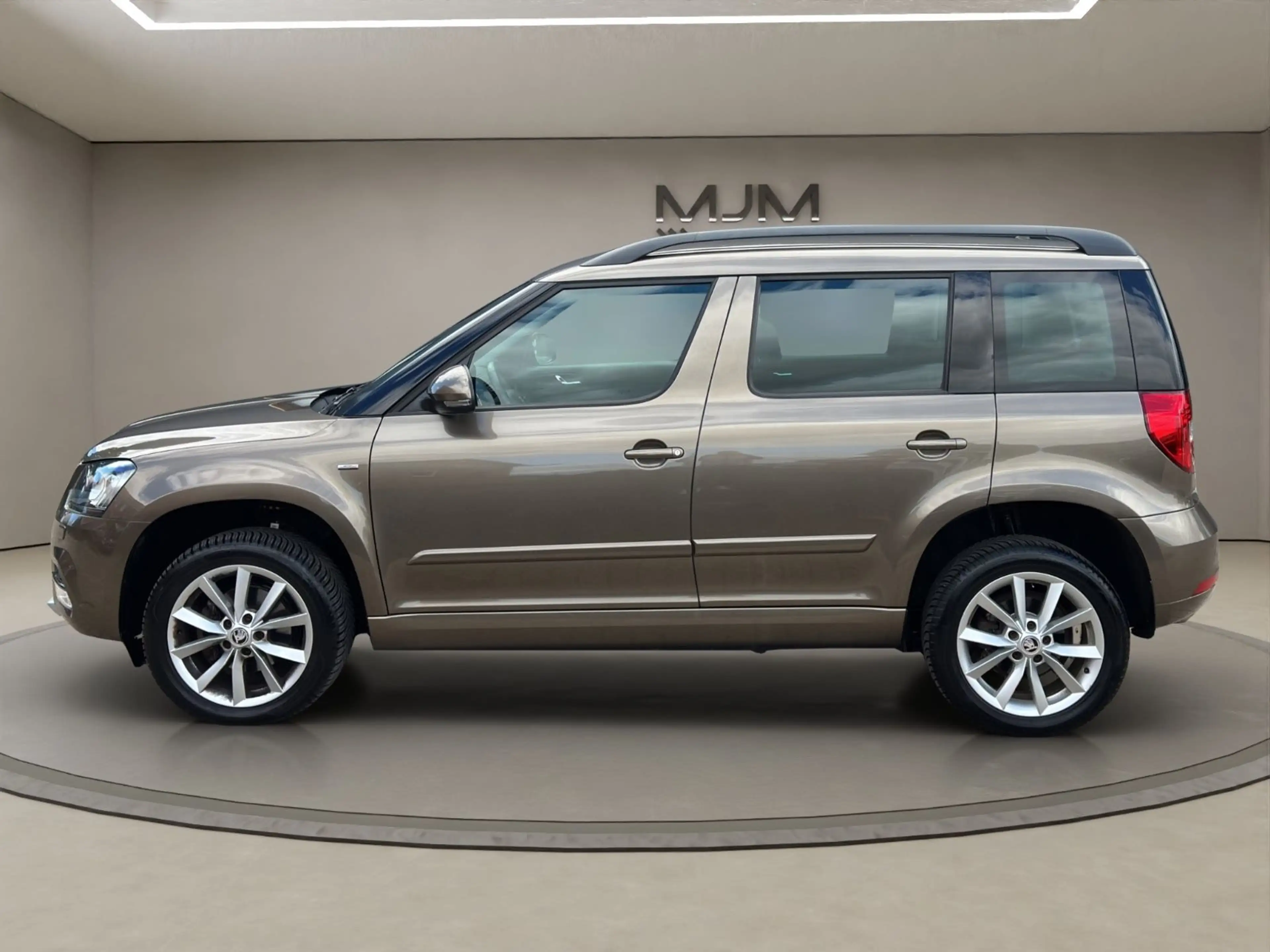 Skoda Yeti Joy 4x4 PDC Xenon Tempomat Garantie — photo 6