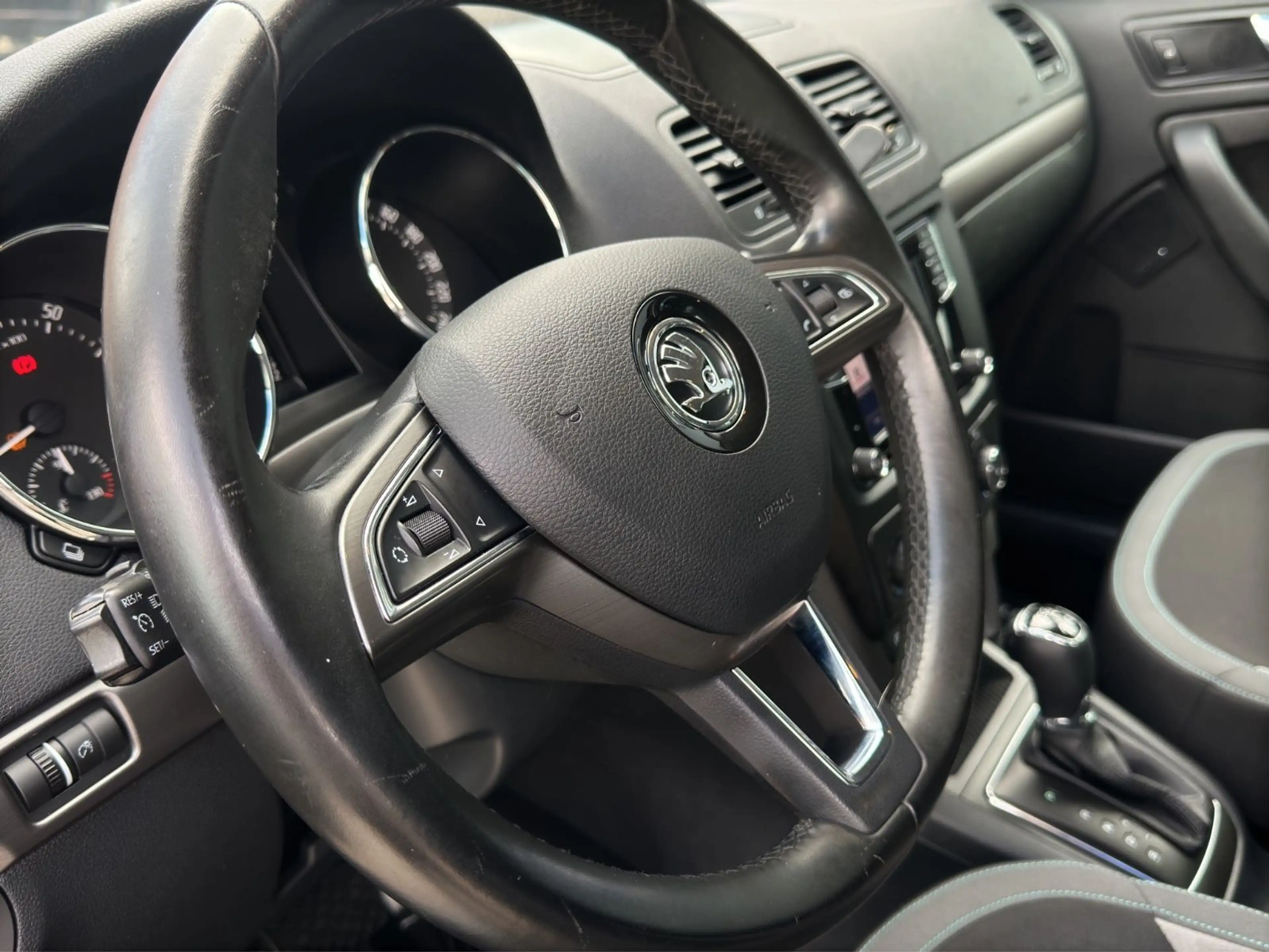 Skoda Yeti Joy 4x4 PDC Xenon Tempomat Garantie — photo 11