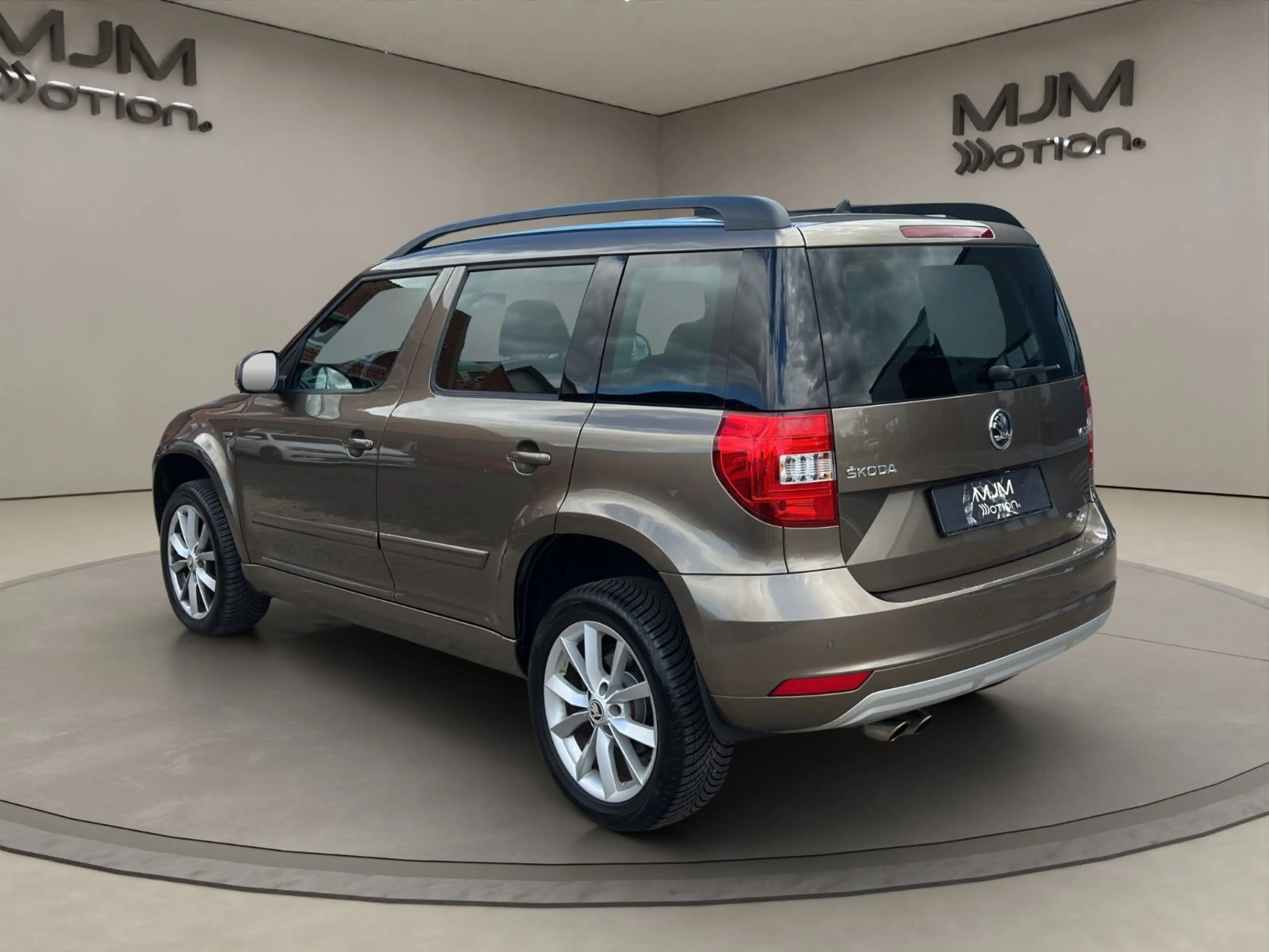 Skoda Yeti Joy 4x4 PDC Xenon Tempomat Garantie — photo 8