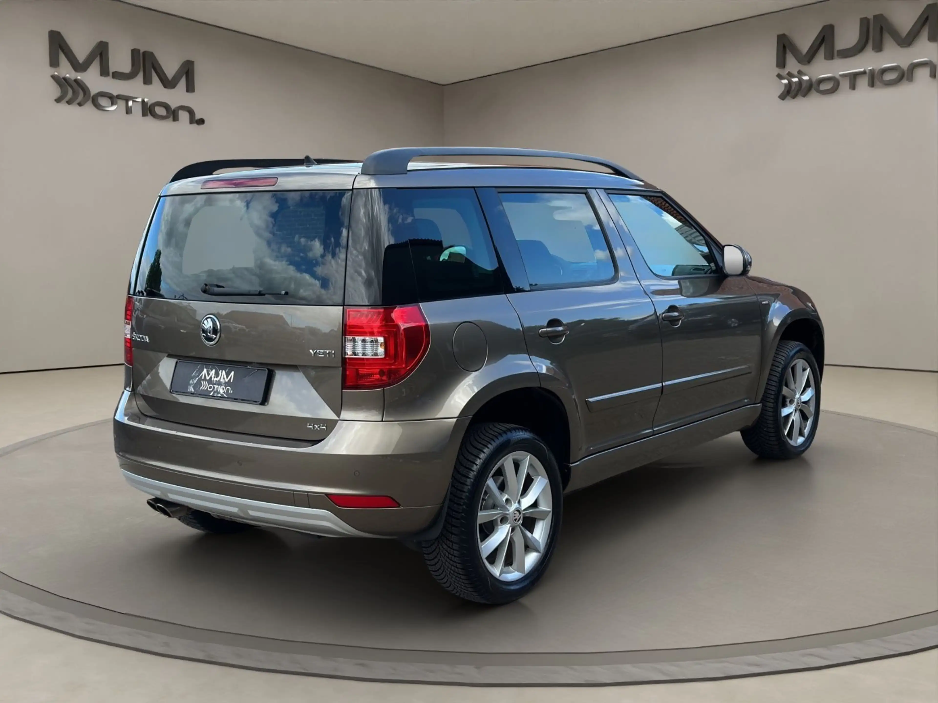 Skoda Yeti Joy 4x4 PDC Xenon Tempomat Garantie — photo 7