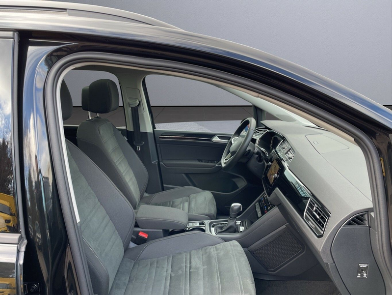 Volkswagen Touran 1.5 TSI R-line 7Sitzer AHK Rückfahrkamera — photo 13